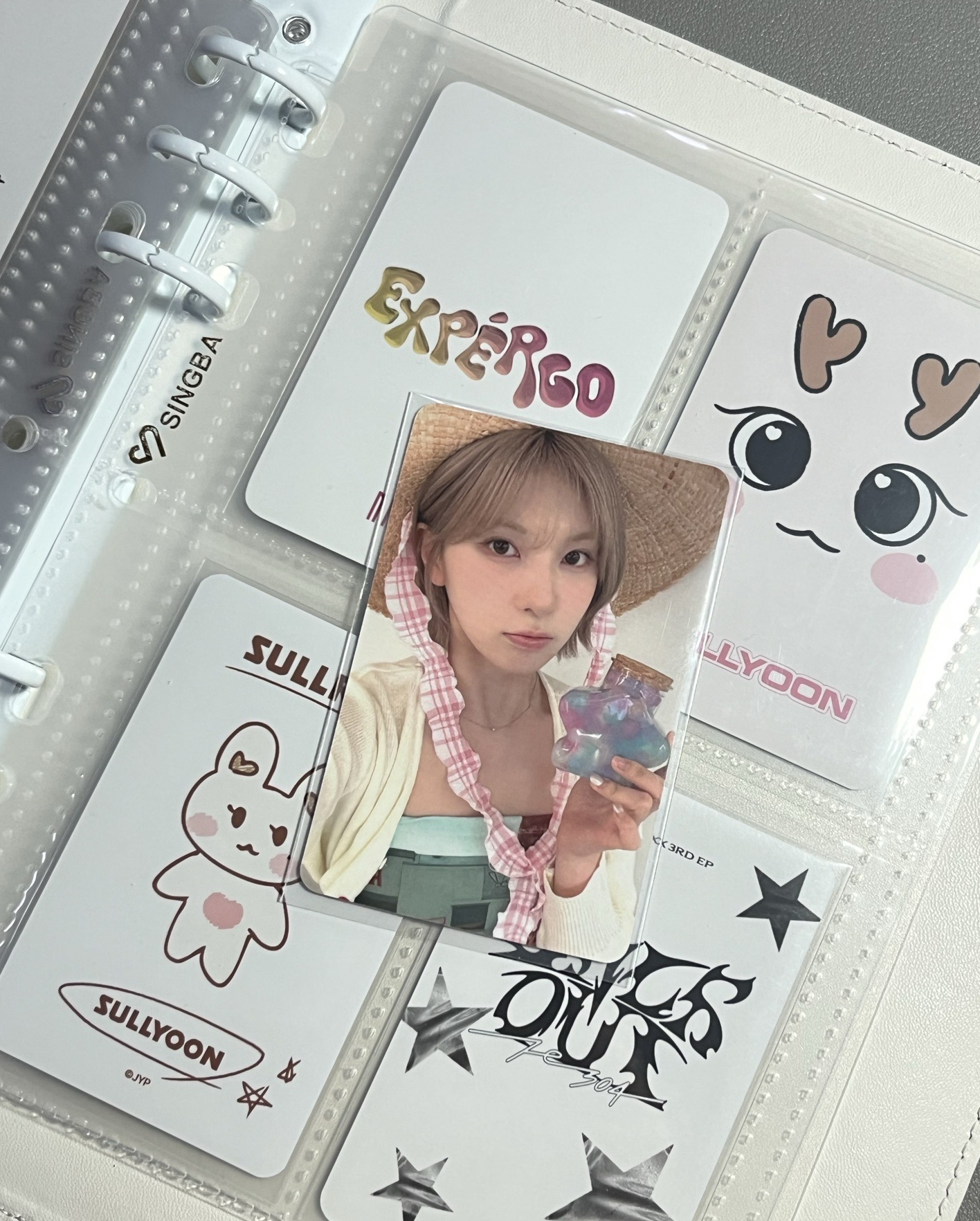 水寶寶裴（圖二中背）