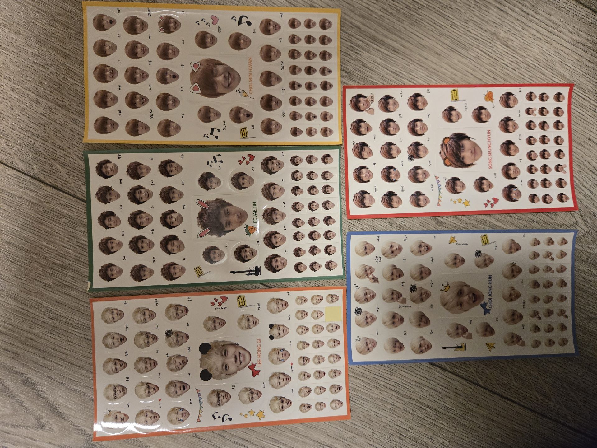 簽名寫真冊+官方貼紙組合