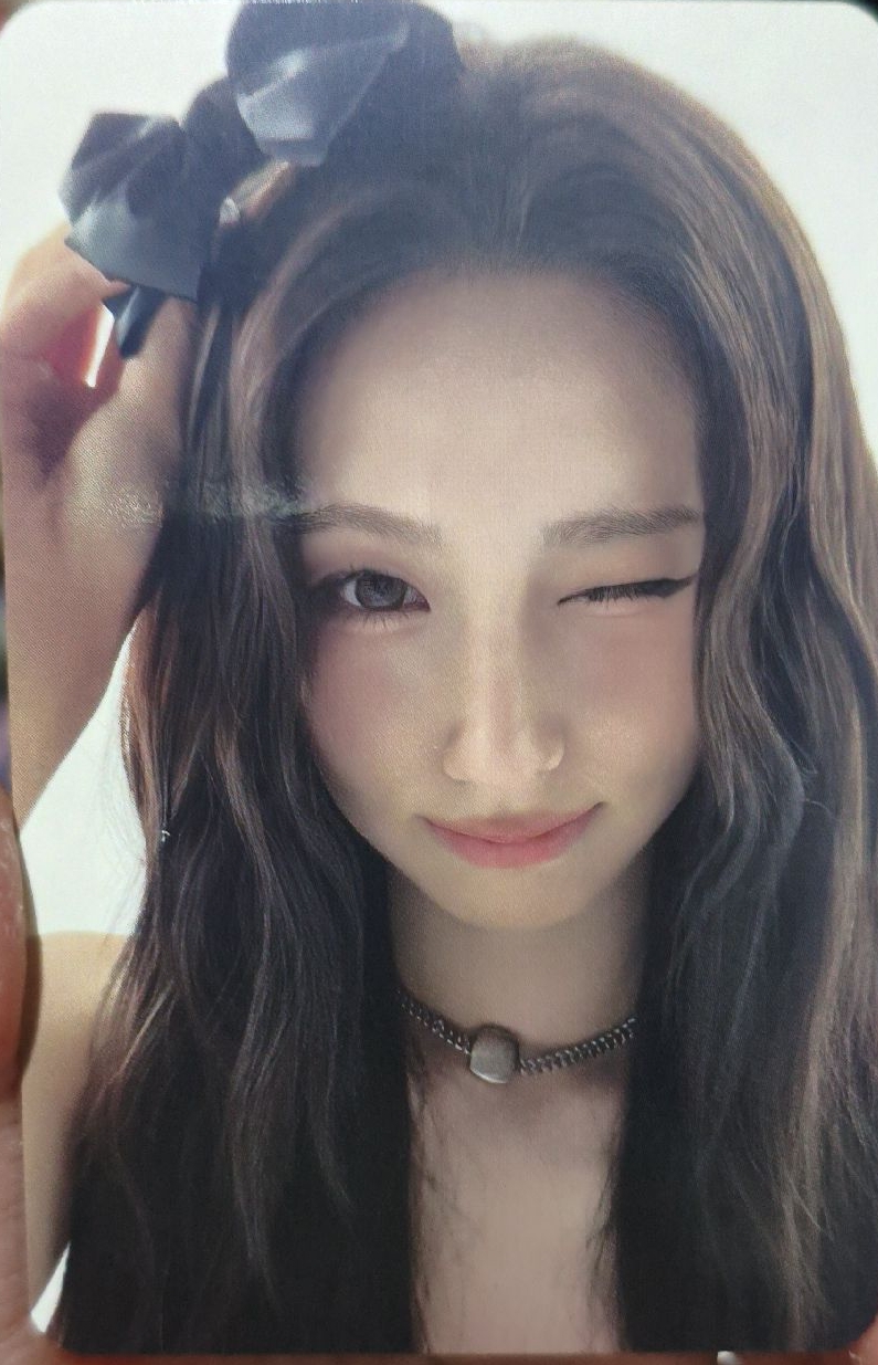 隨機卡蝴蝶結麵