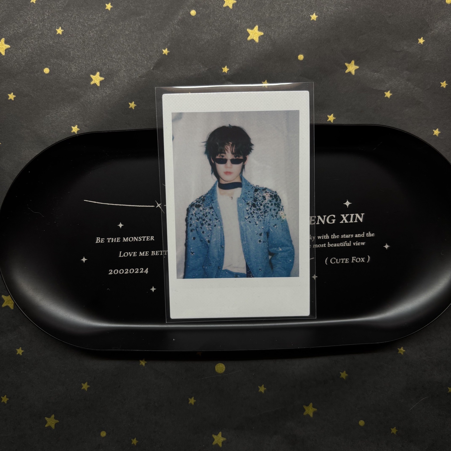 張真源《冠軍》藍衣拍