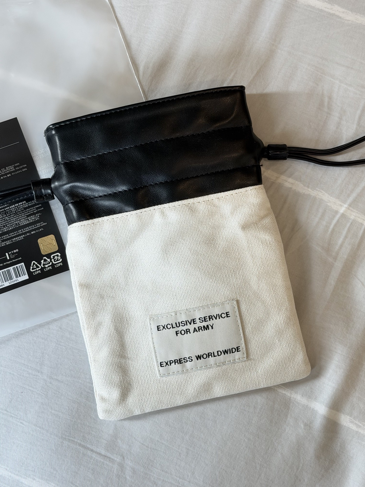 Monochrome 收納包