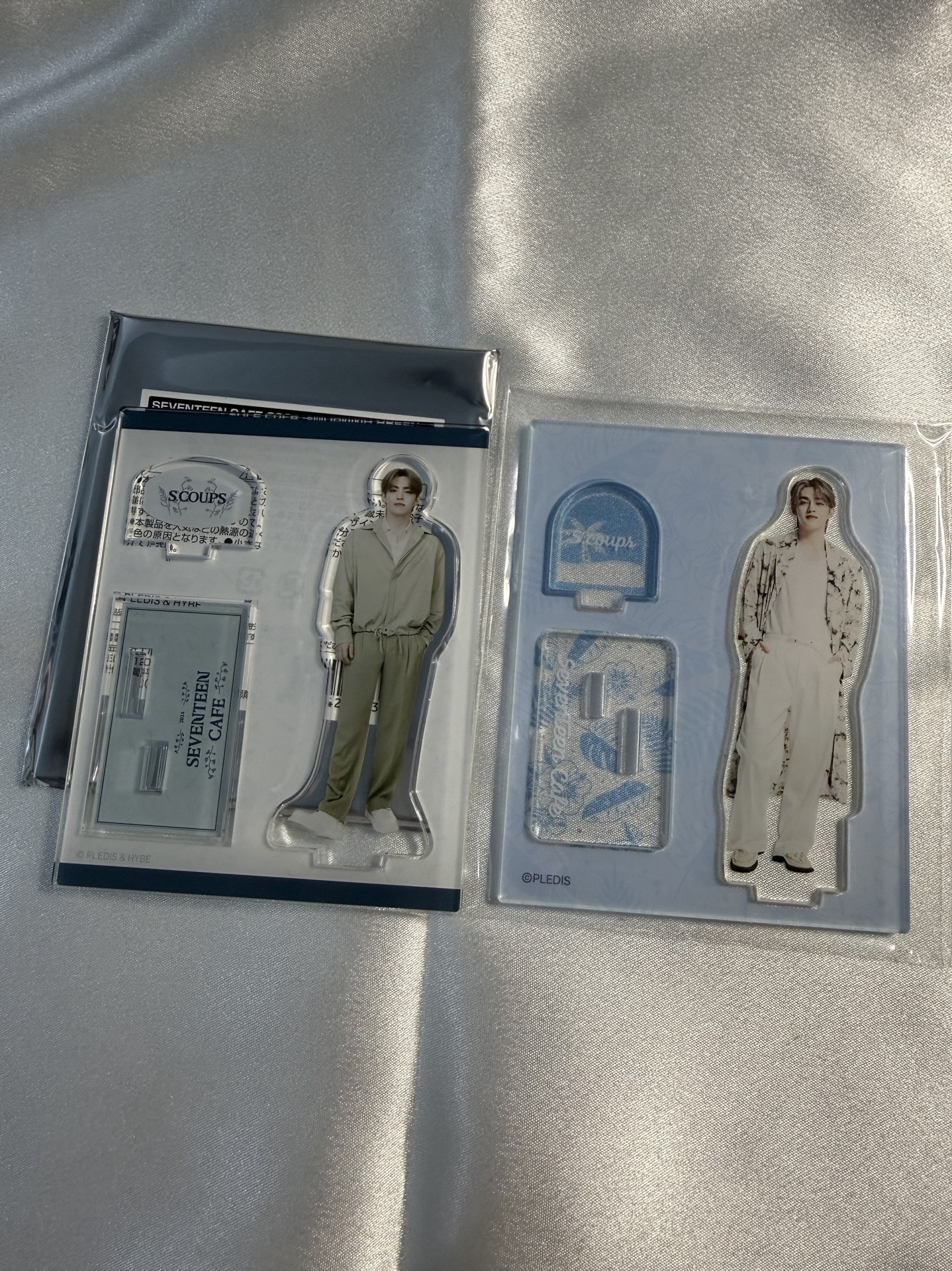 喆 2022cafe、2024cafe立牌