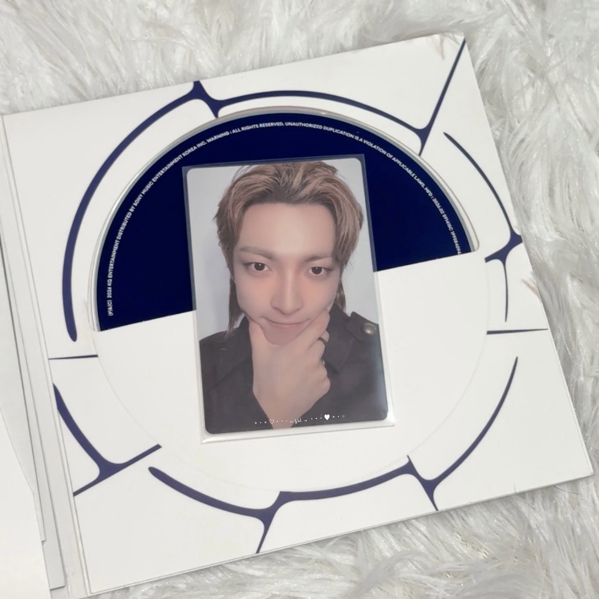 ･⋆⑅ 𝐚𝐭𝐞𝐞𝐳 ⑅⋆･ 𝒉𝒐𝒏𝒈𝒋𝒐𝒐𝒏𝒈 弘中 專輯卡 