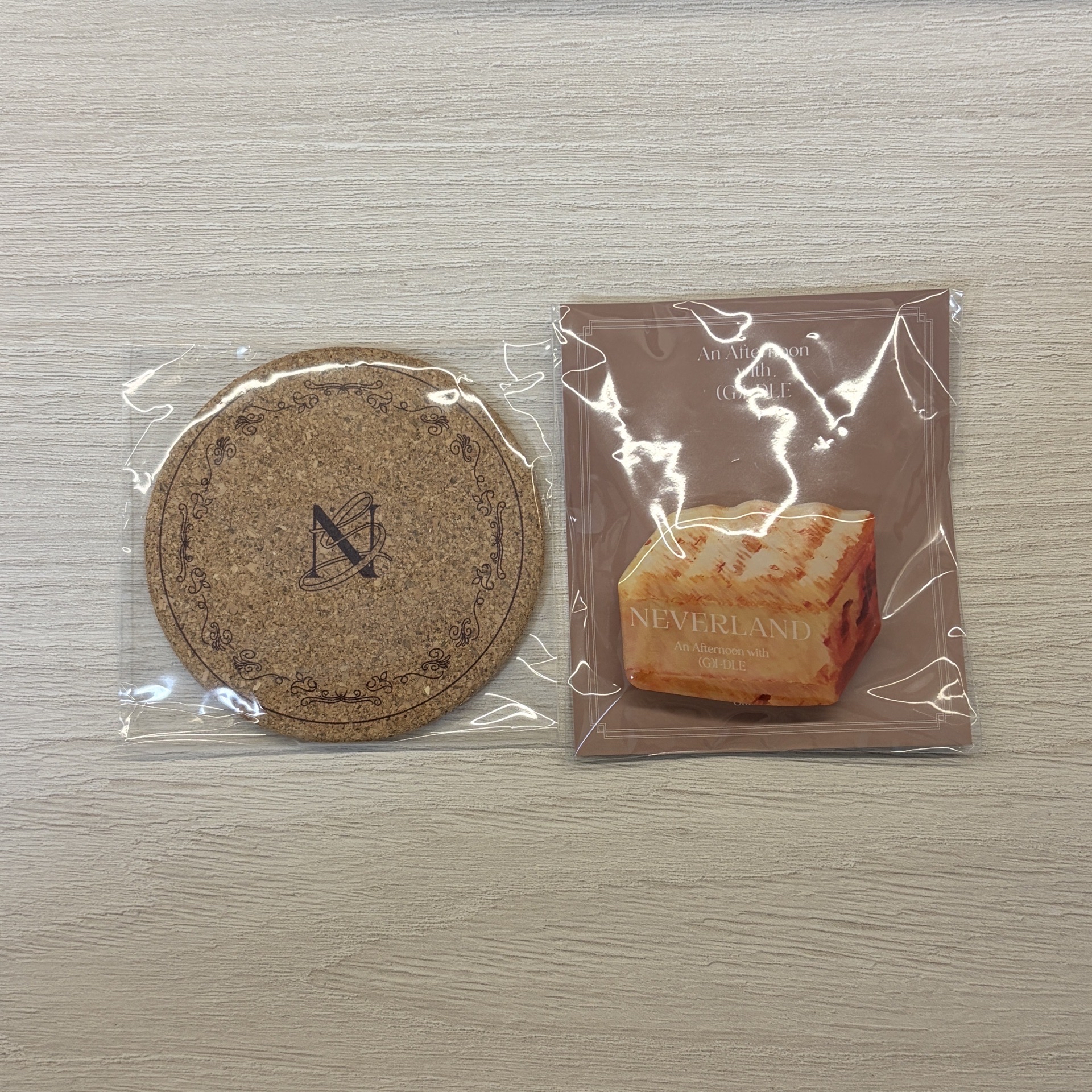 四期會員禮 杯墊+手機支架