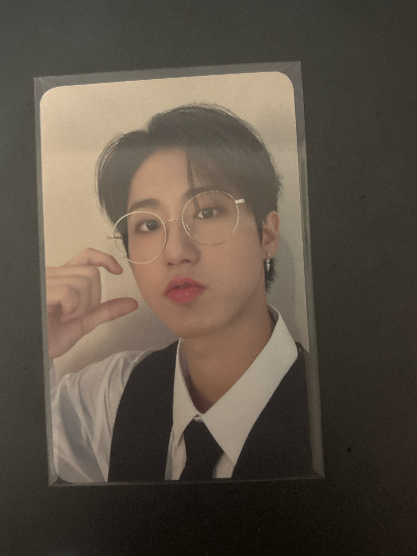 銀框眼鏡鼠鼠帥哥嘟嘴