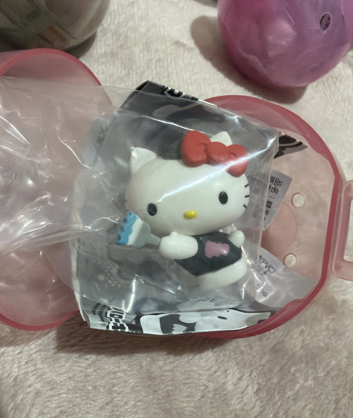 油漆塗裝 Hello Kitty 公仔 