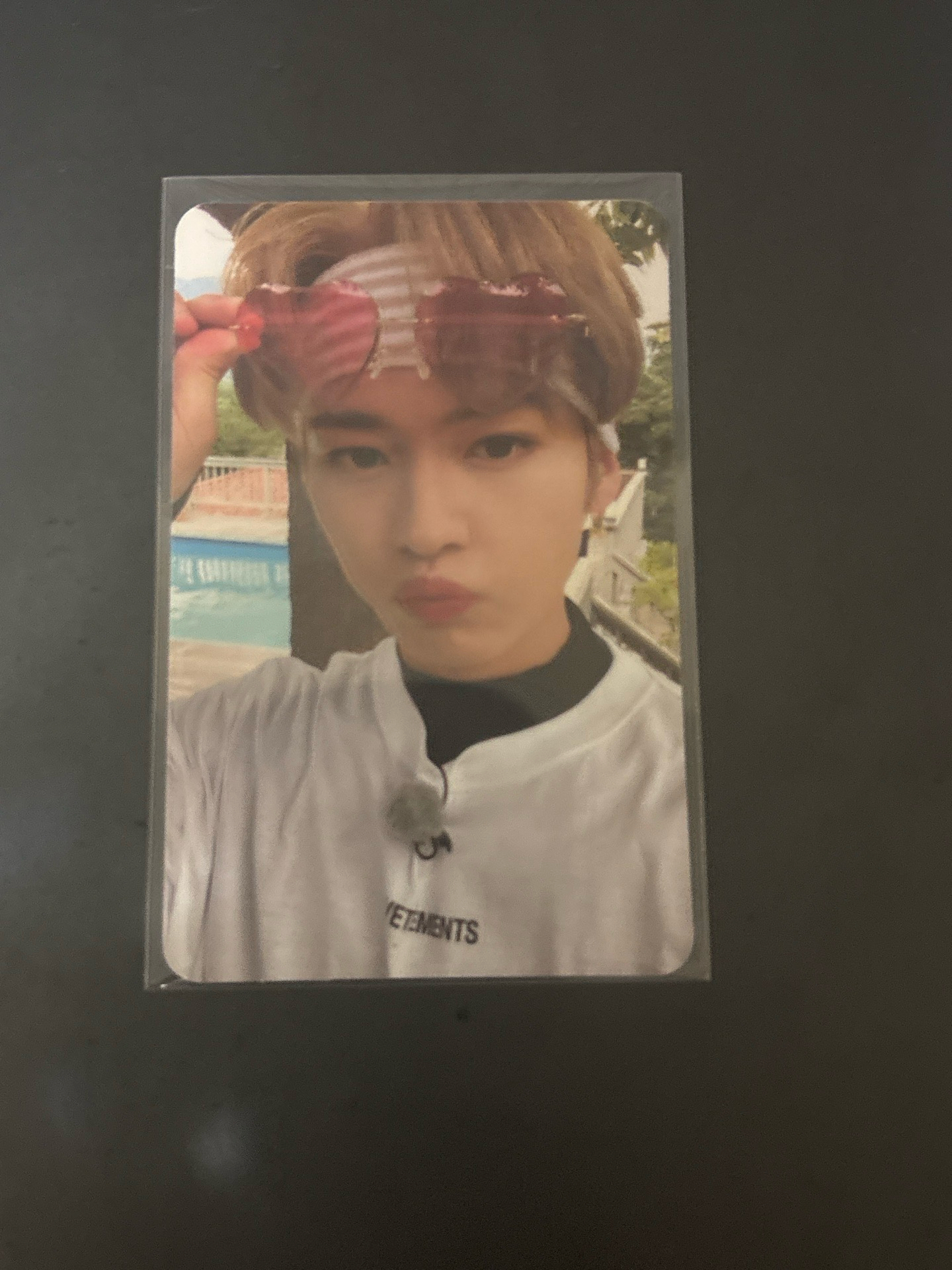 金毛愛心墨鏡帥哥跟你一起去游泳池