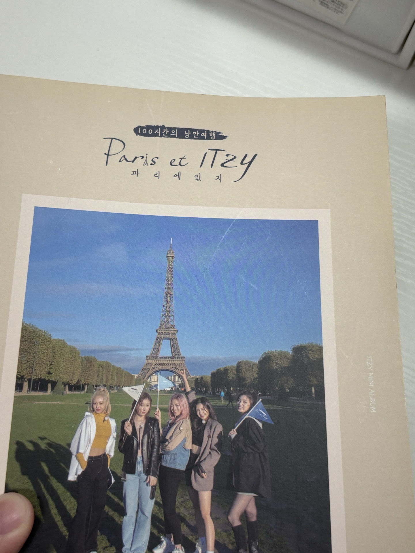 巴黎寫真｜多處刮痕