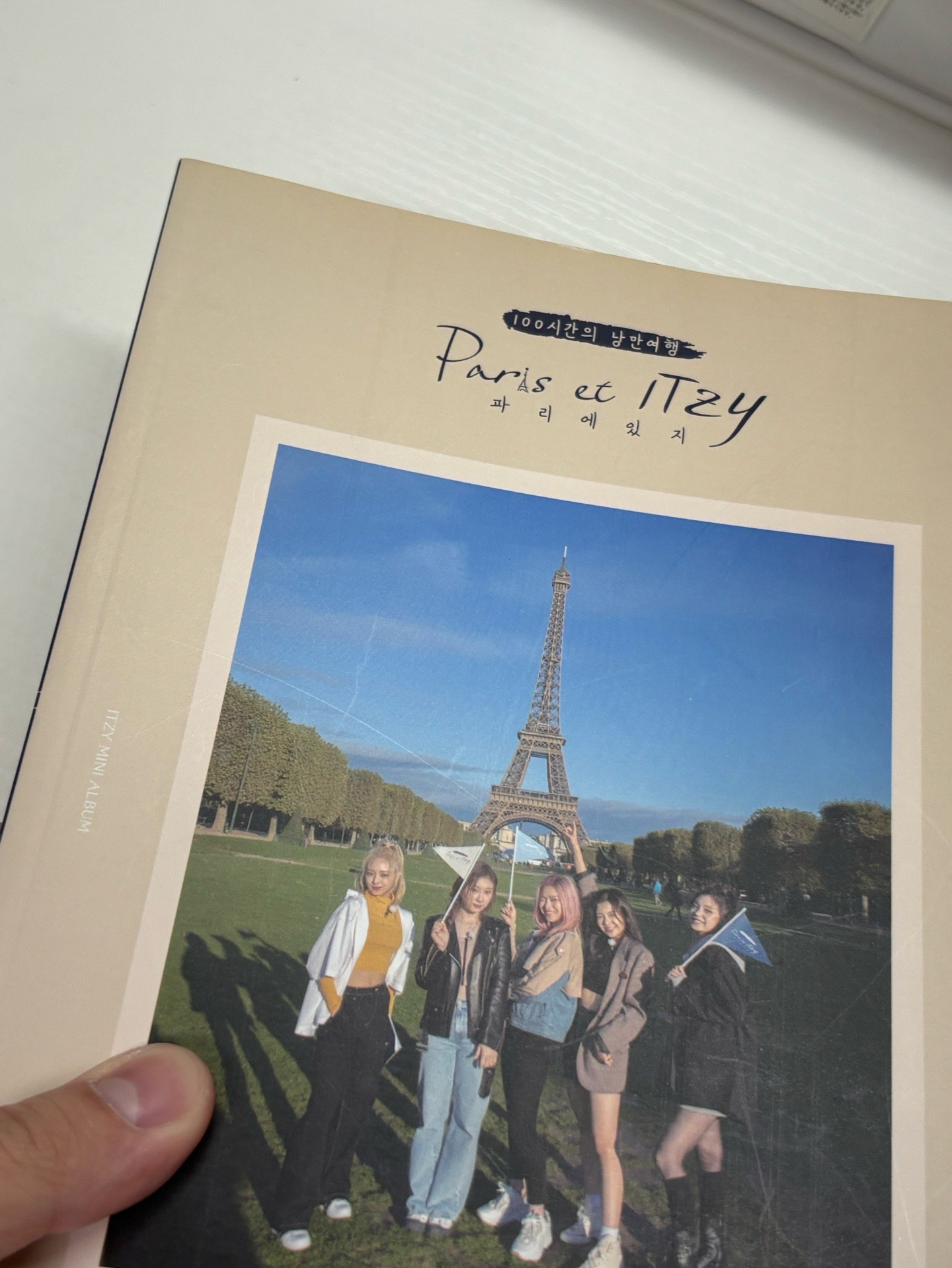 巴黎寫真｜多處刮痕