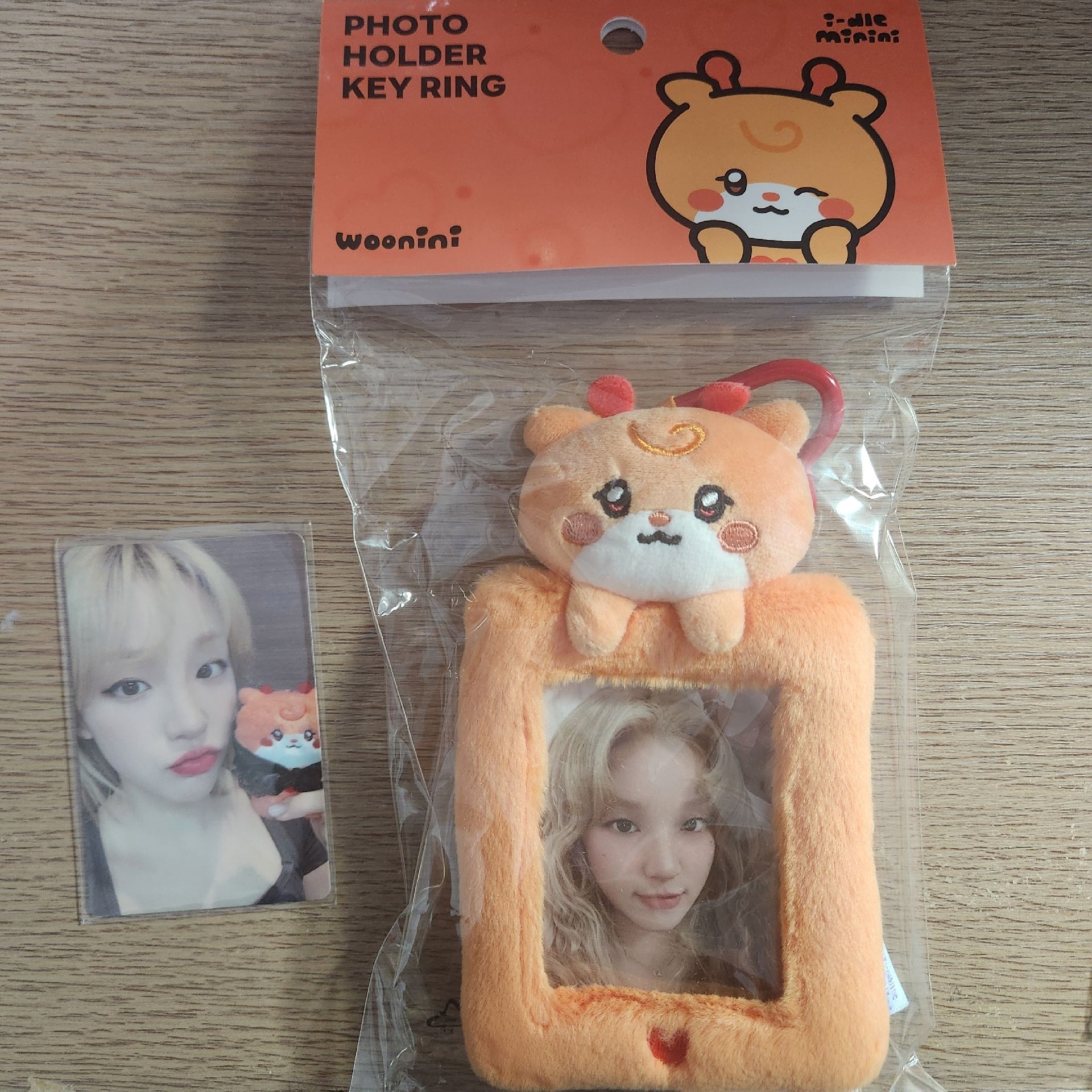 快閃店雨琦娃娃卡套+圖上雨琦滿額卡1張