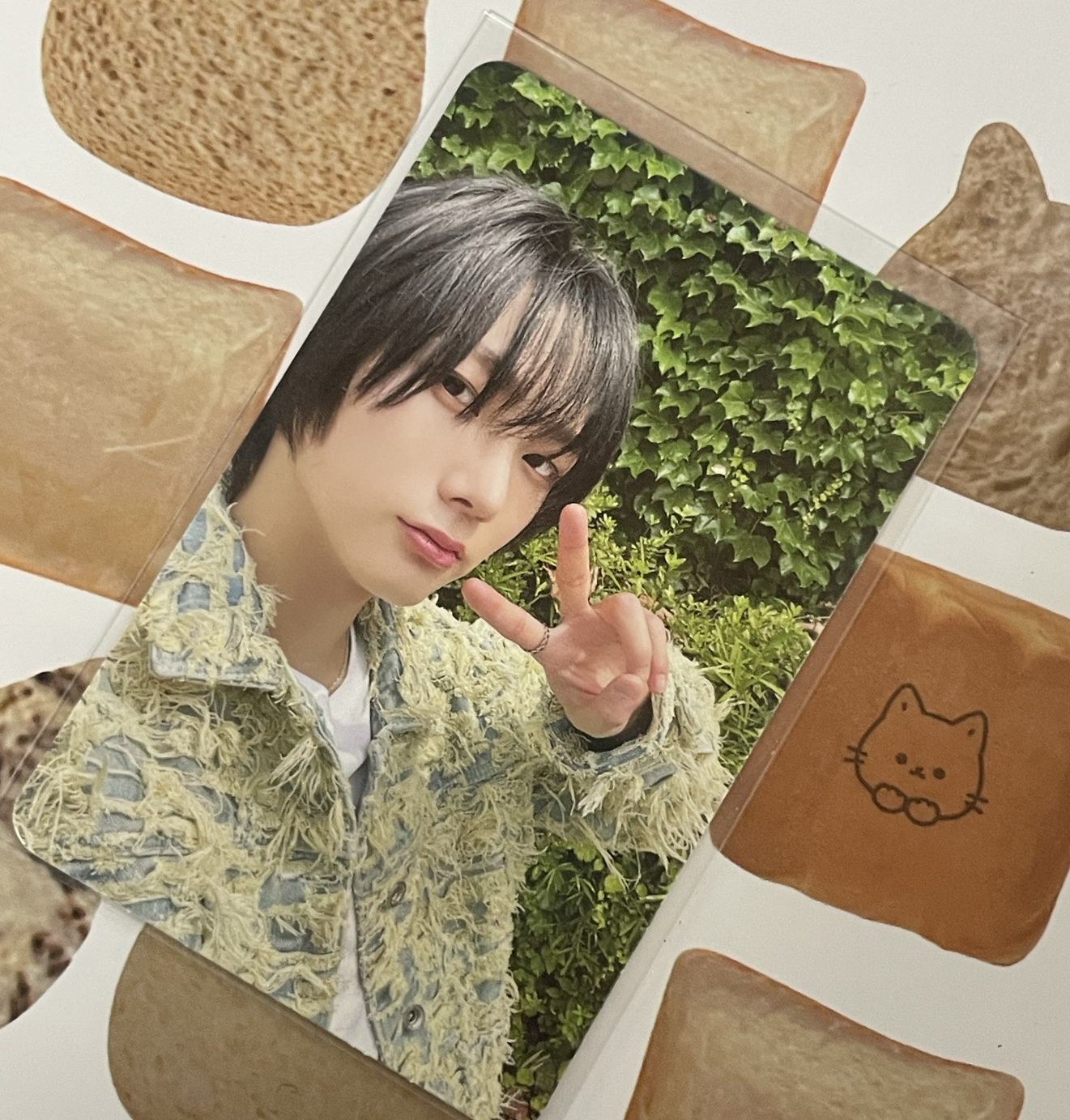 耶比在樹前面比耶✌🏻