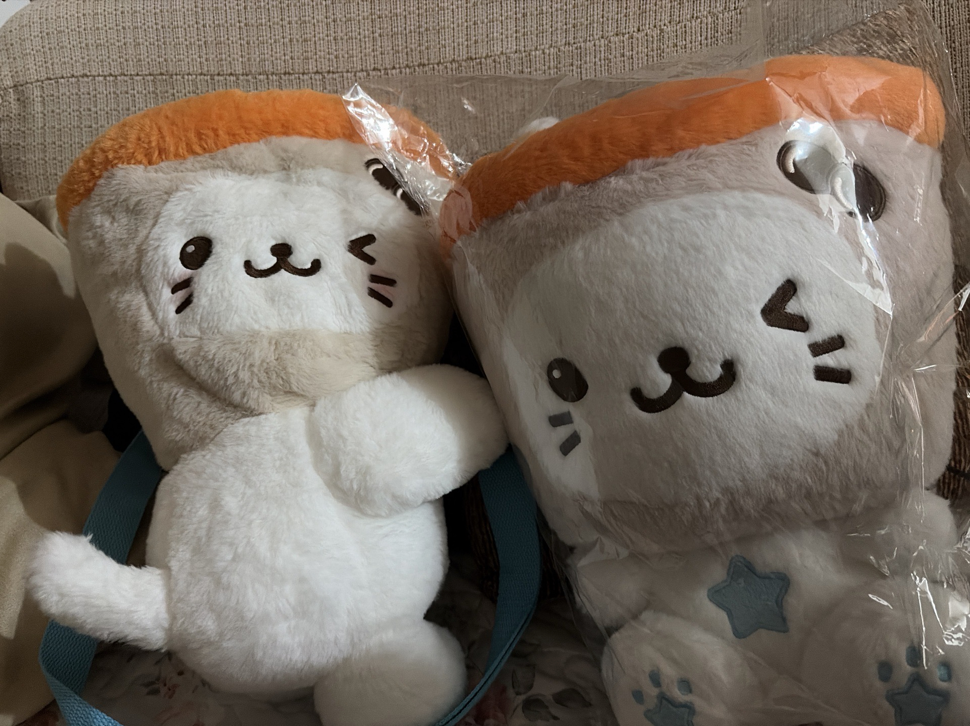 login 奶茶貓側背娃包 yushi麵包店大娃 現貨