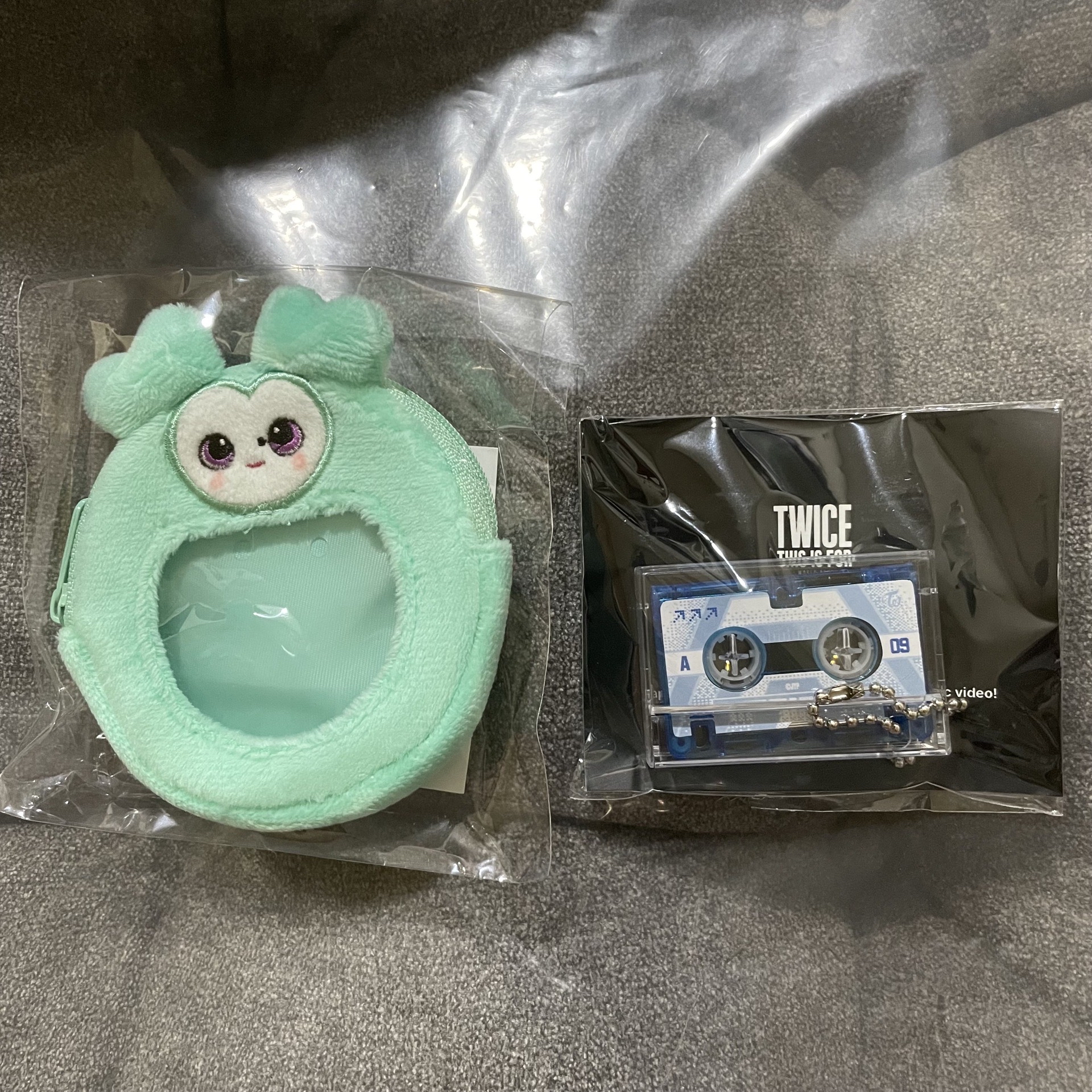 現貨 全新未拆 MINA徽章套+卡帶鑰匙圈