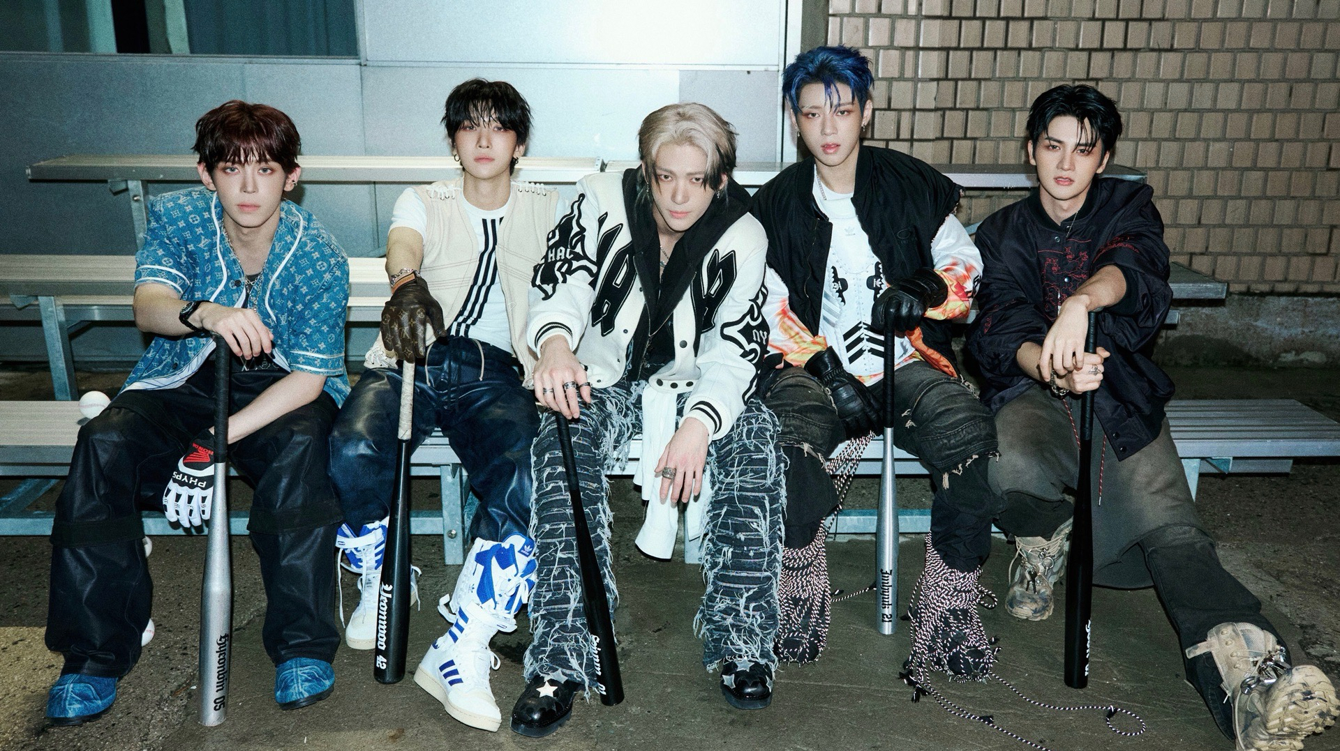 第三張單曲《Play Ball》