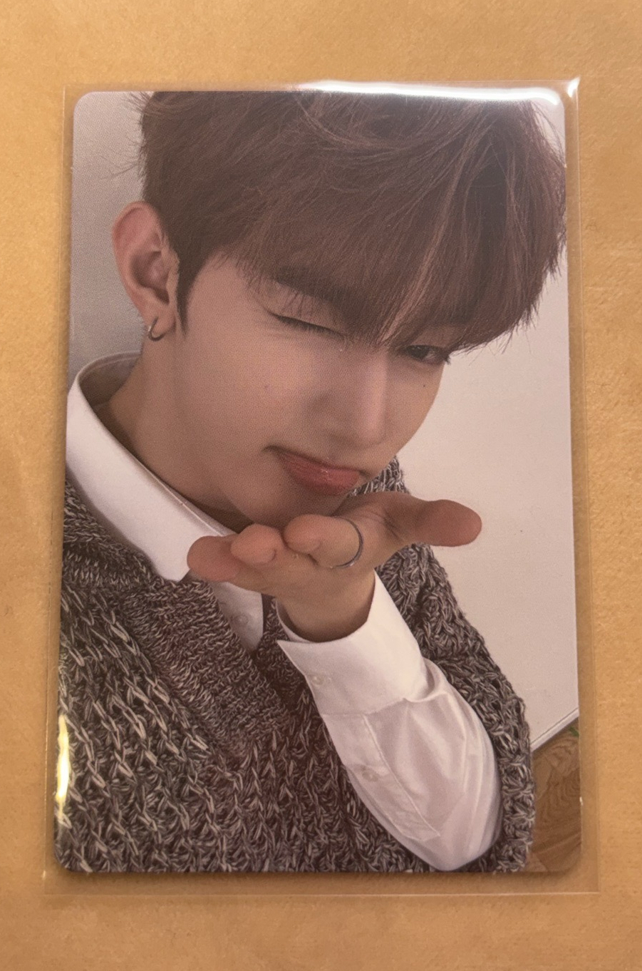 迷三PC眨眼吻手指昊