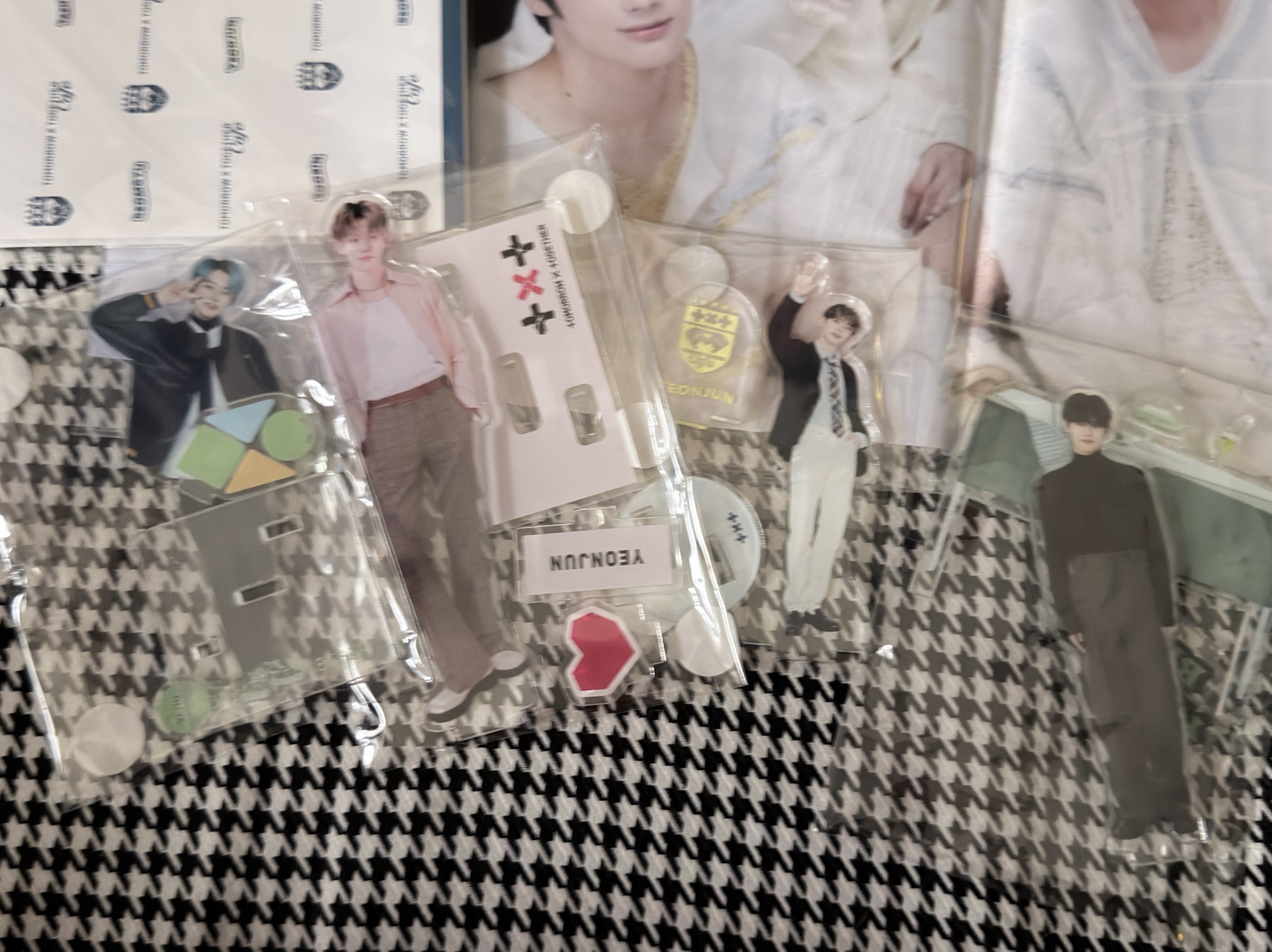 （現貨可當日寄出 整圖出）TXT 黃春 原皮 然竣 立牌