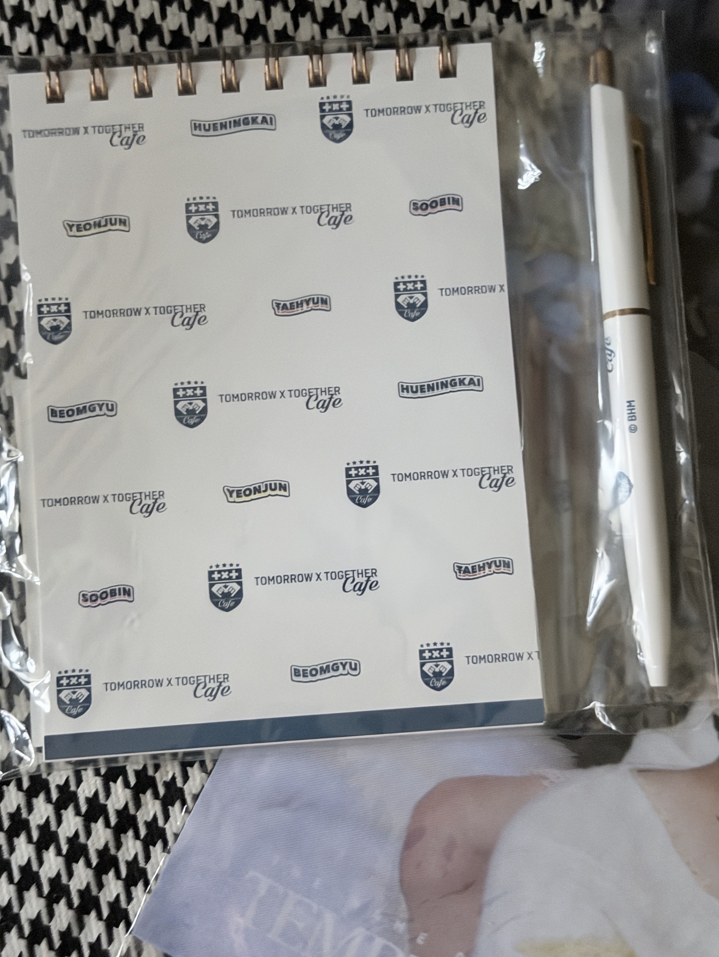 （現貨可當日寄出 整圖出）TXT 黃春 原皮 然竣 立牌