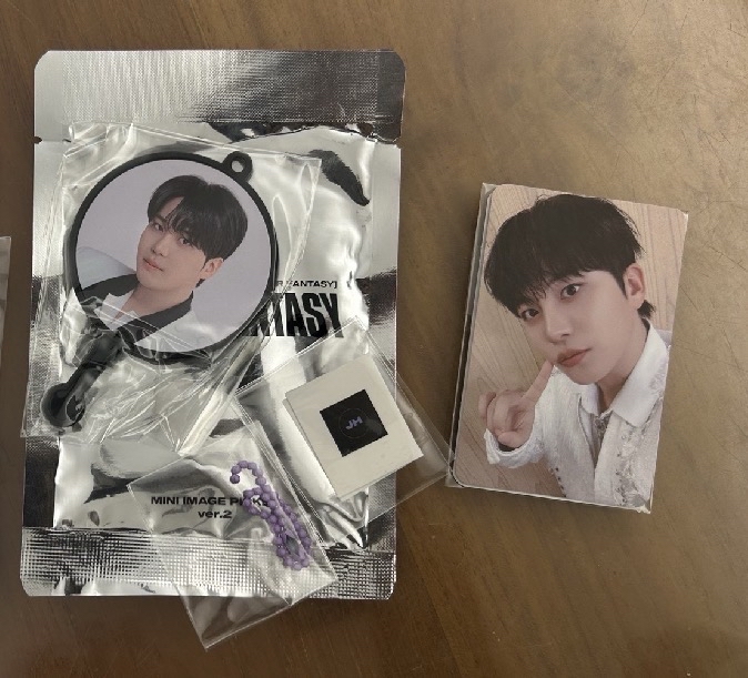 🏴‍☠️🪜ATEEZ 鍾 亞巡滿額卡 小扇鑰匙圈