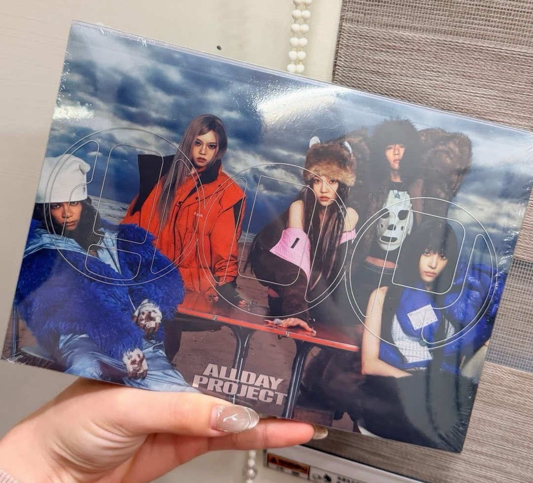 未拆親簽海報專