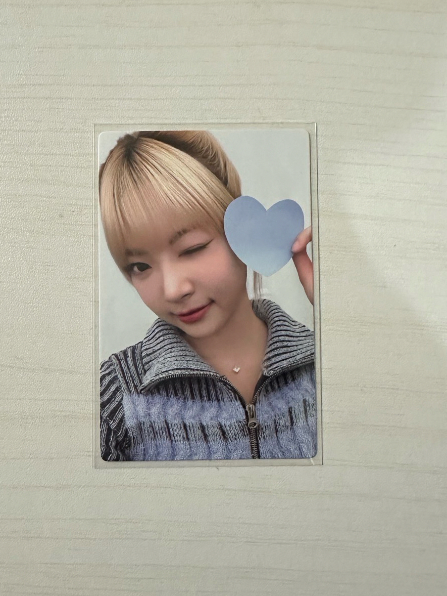 LE SSERAFIM 拿心採