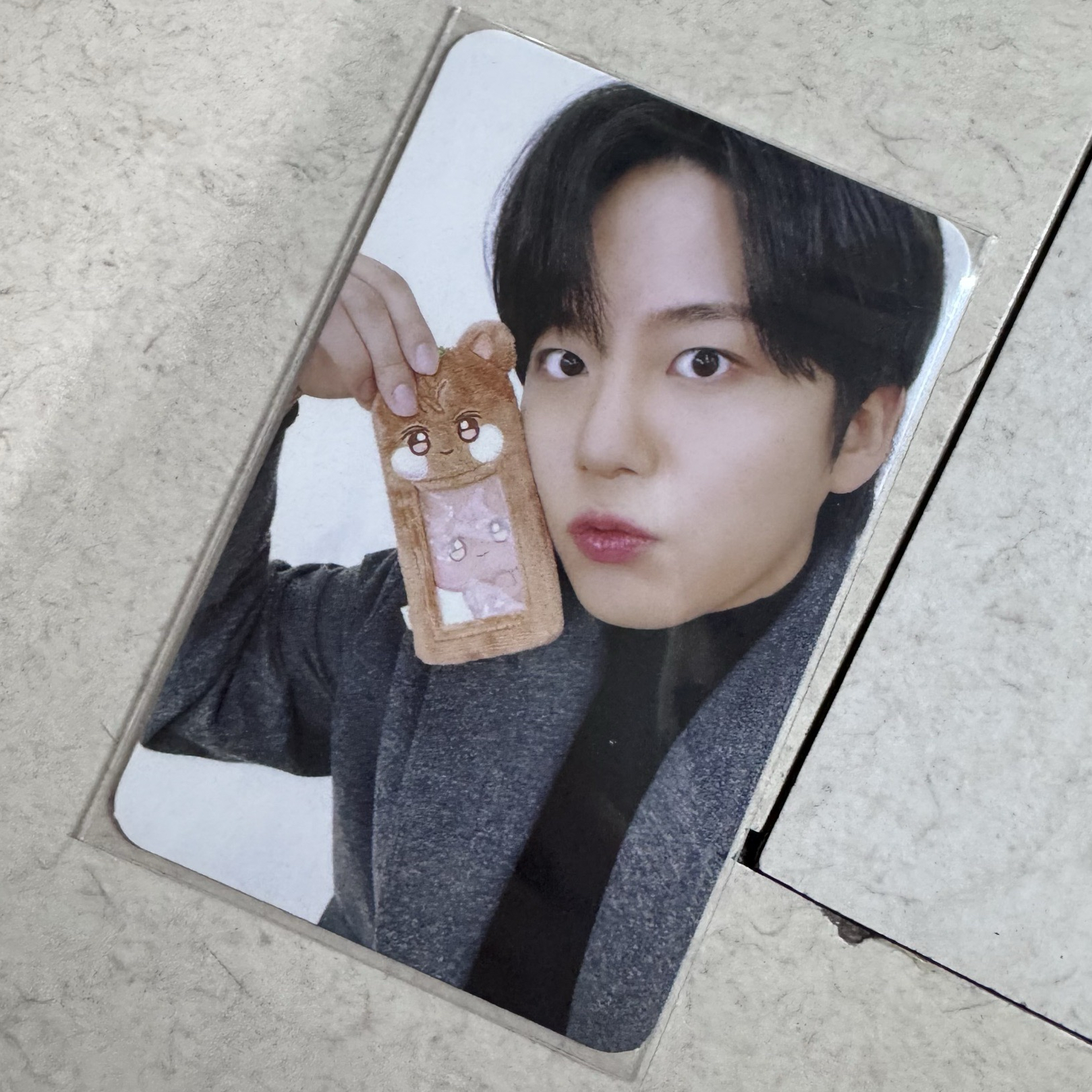 小熊拿小熊卡套