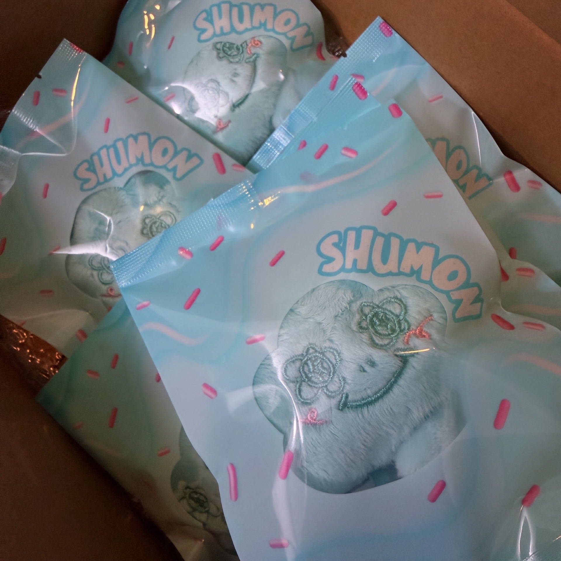 JISOO台灣限定色小灰塵寶寶 吊飾