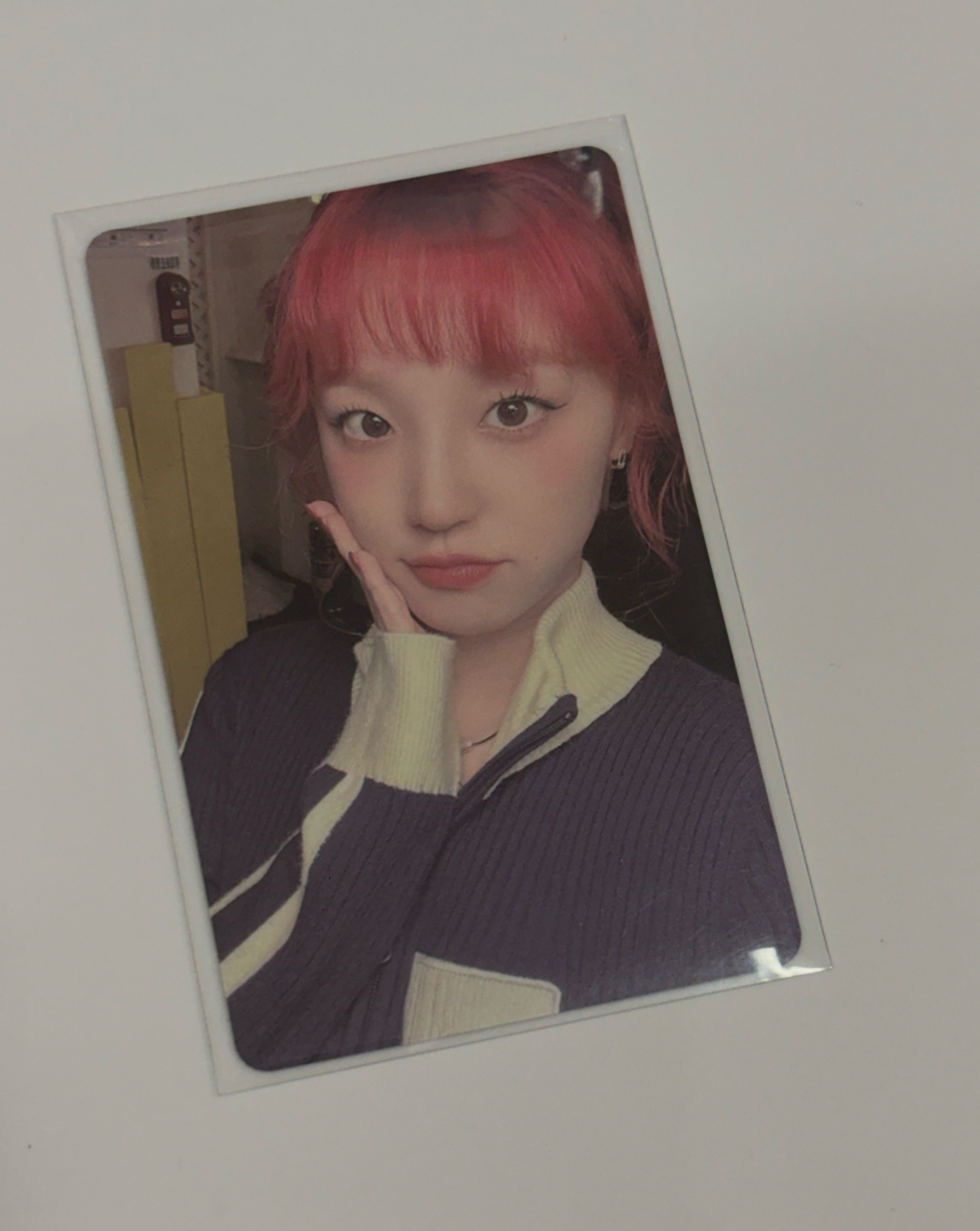 🍓i-dle 雨琦 小狗 紅髮 托臉 