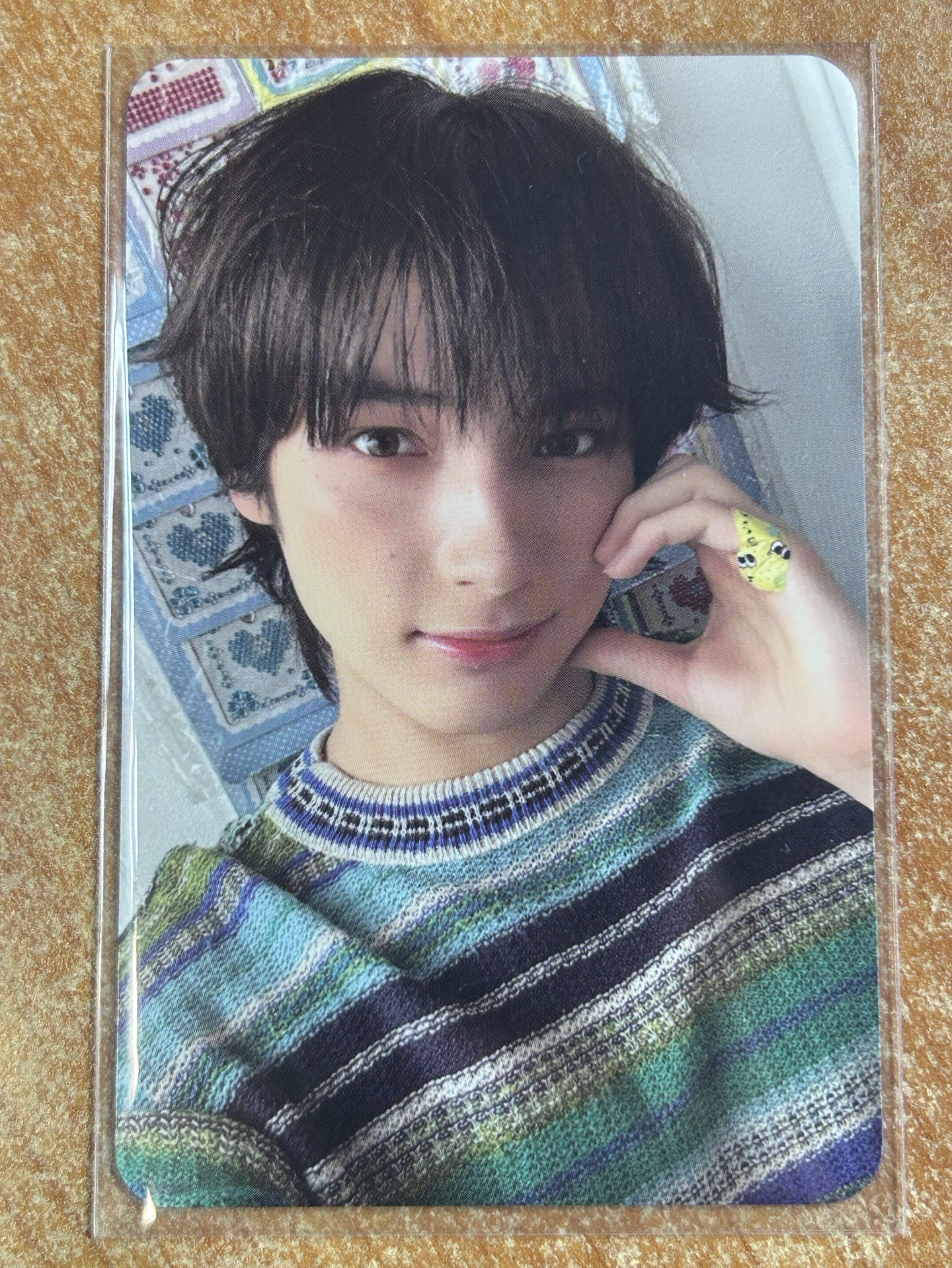 休寧凱臉頰愛心