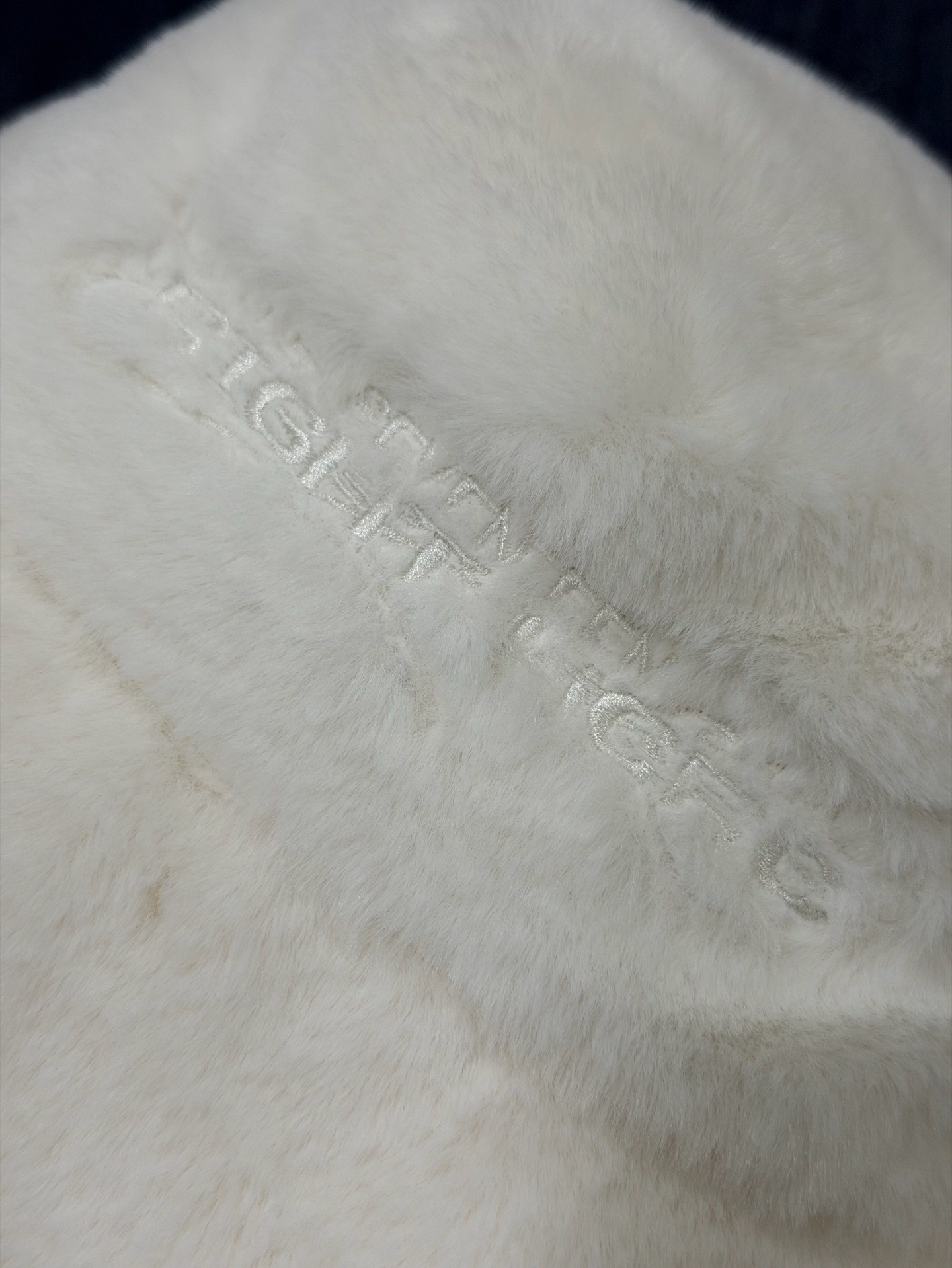 RIGHT HERE 漁夫帽