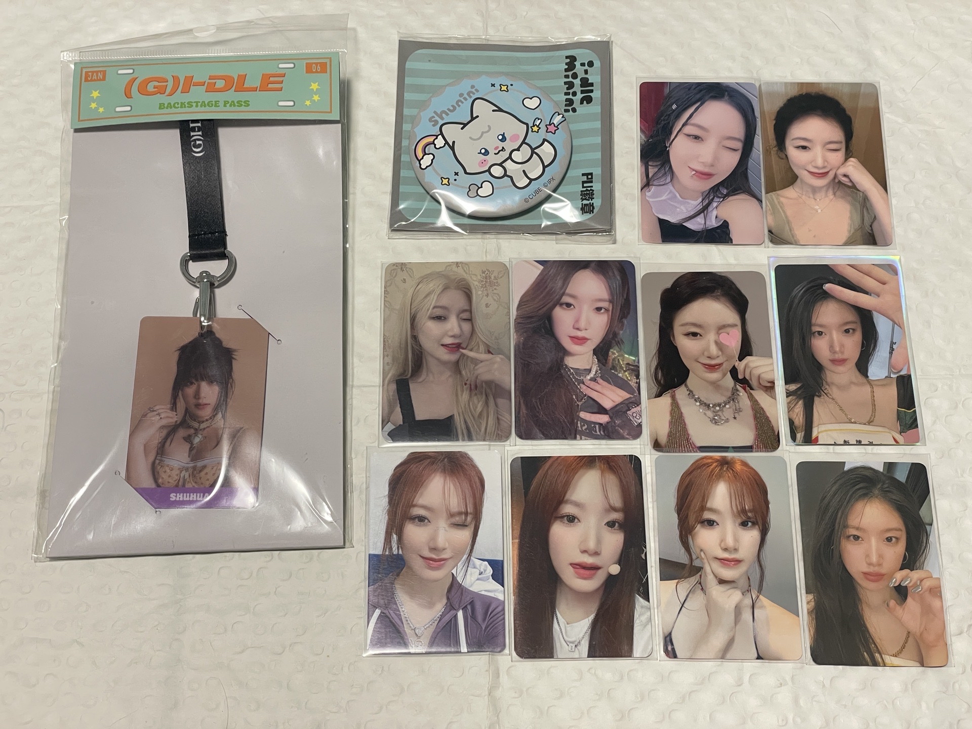 i-dle 舒華識別證 展覽限定徽章 整圖售 送迷八未拆專一本