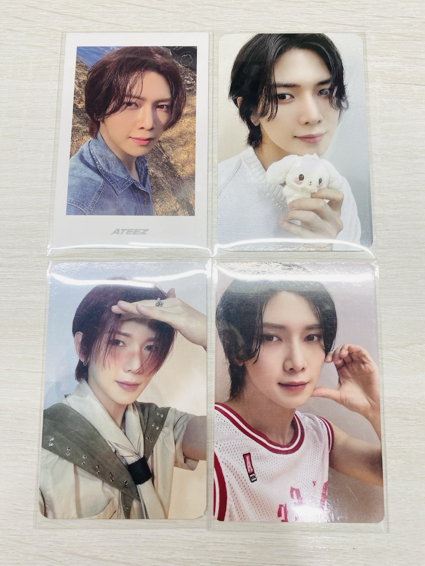 ATEEZ 呂尚小卡4張不拆 （左下角那張有損）