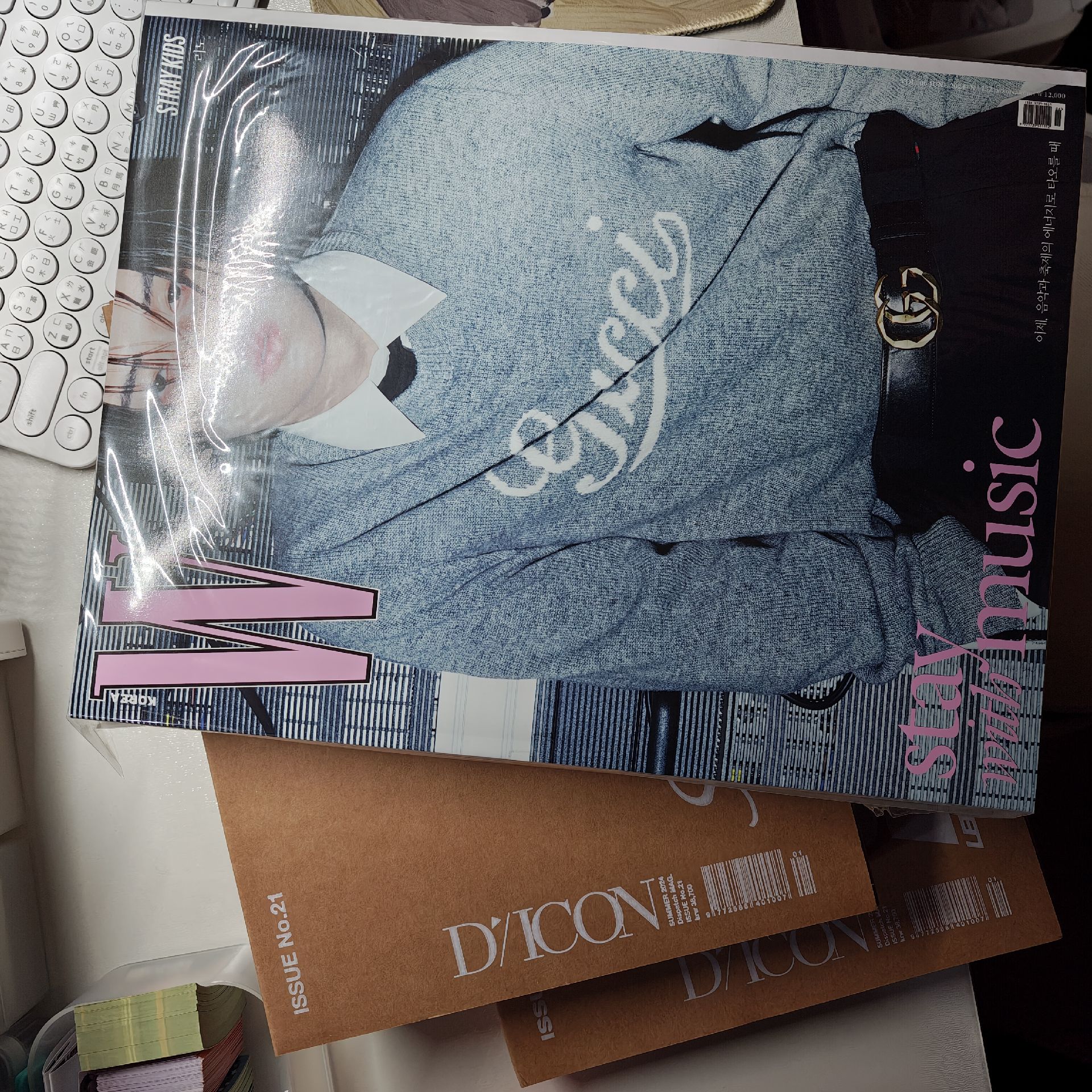 LEE KNOW 雜誌三本 箱雜誌兩份