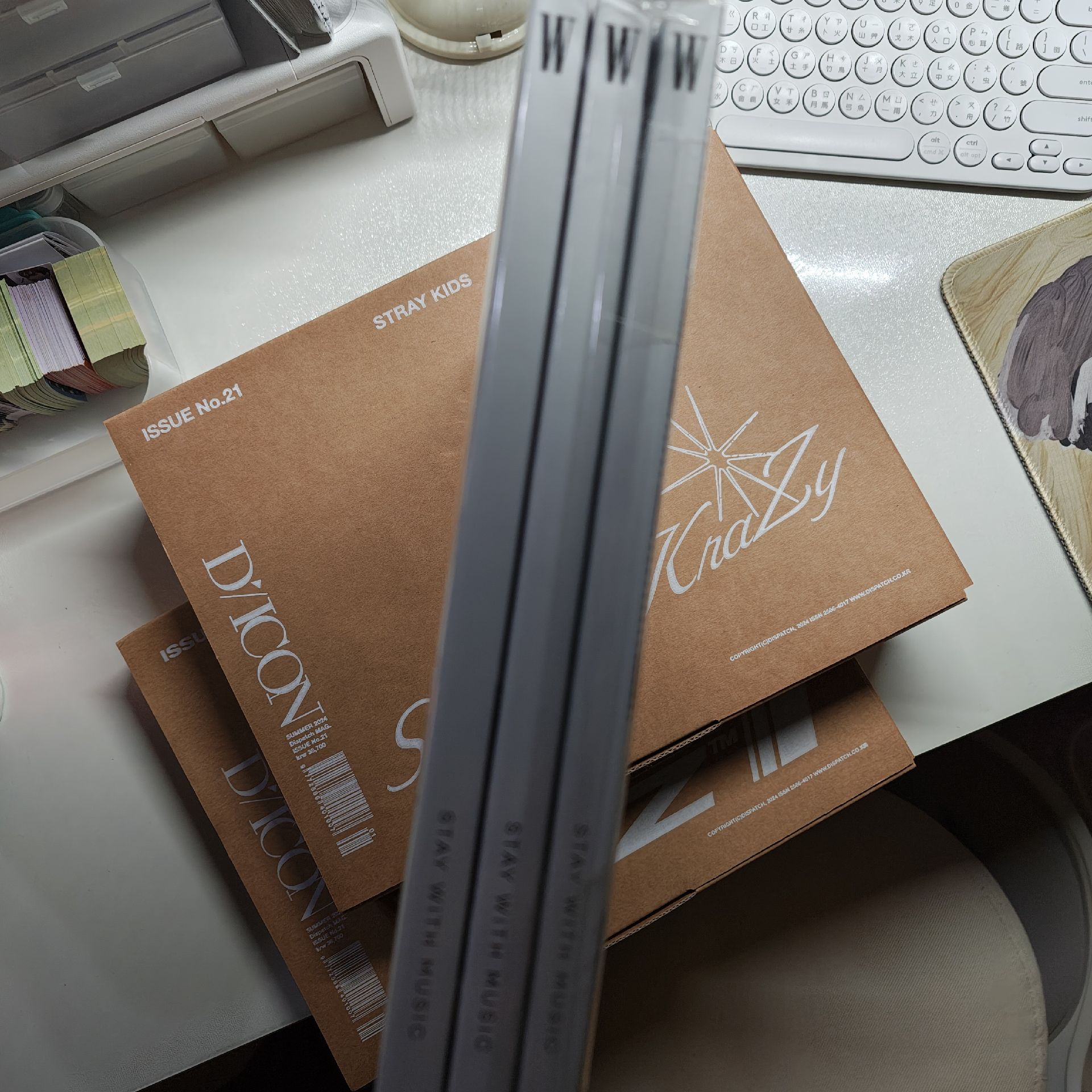 LEE KNOW 雜誌三本 箱雜誌兩份