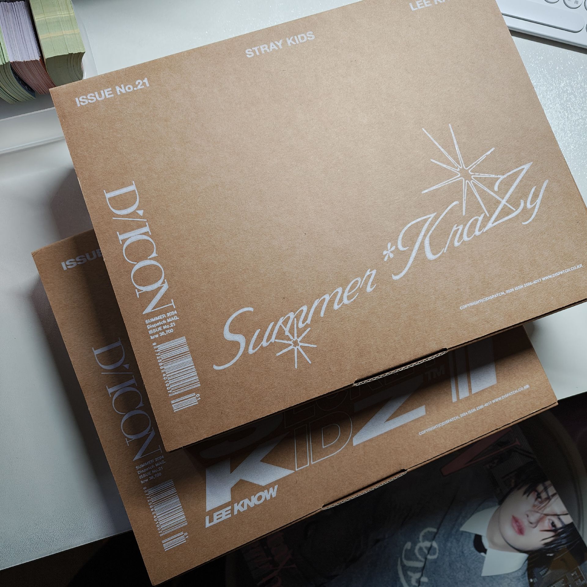 LEE KNOW 雜誌三本 箱雜誌兩份