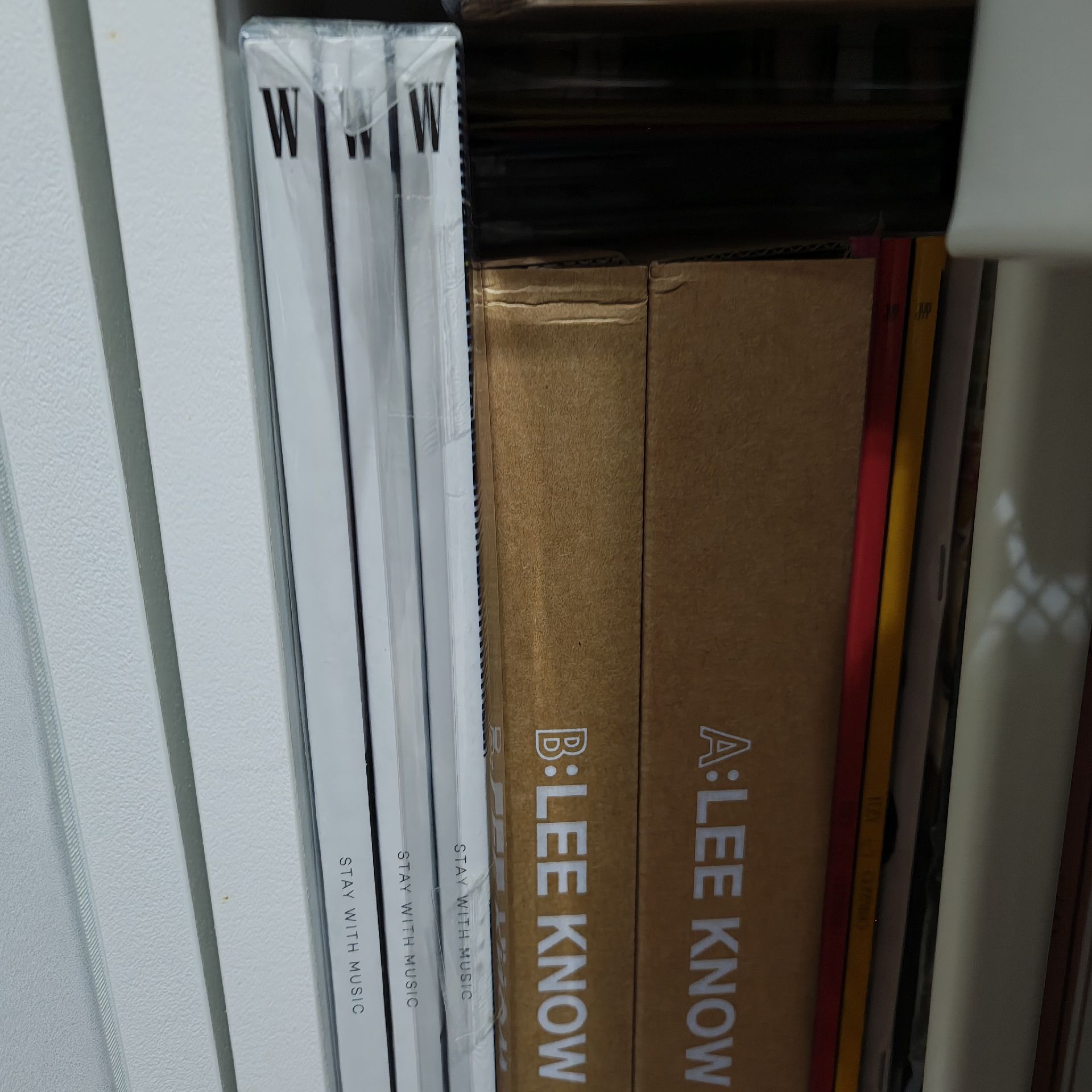 LEE KNOW 雜誌三本 箱雜誌兩份