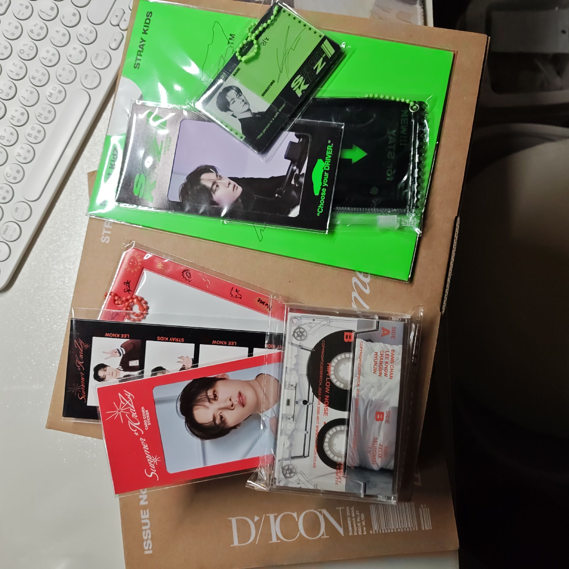 LEE KNOW 雜誌三本 箱雜誌兩份