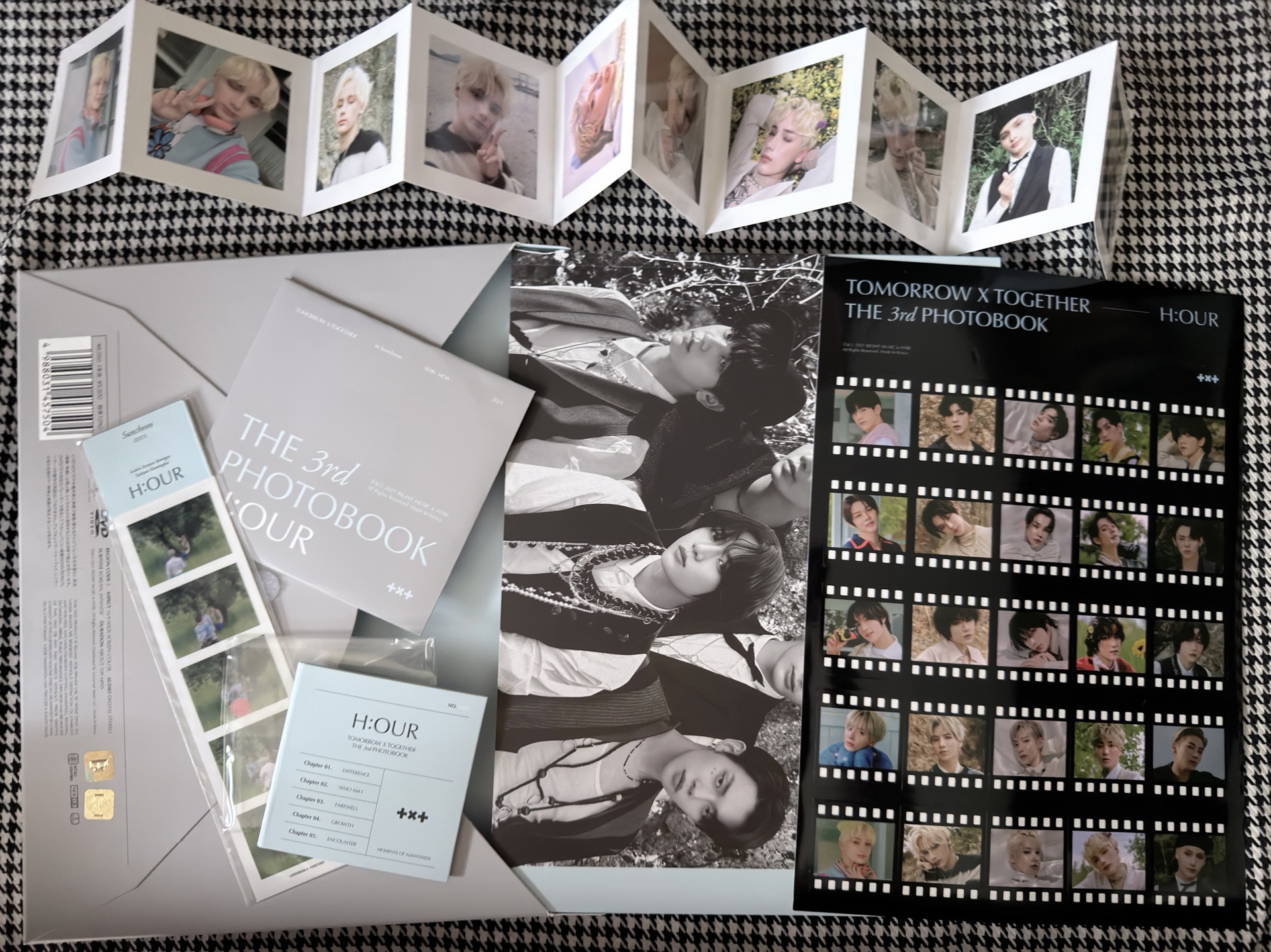 (現貨 可當日寄出）TXT 有休寧摺頁 THE 3RD PHOTOBOOK H:OUR in Suncheon