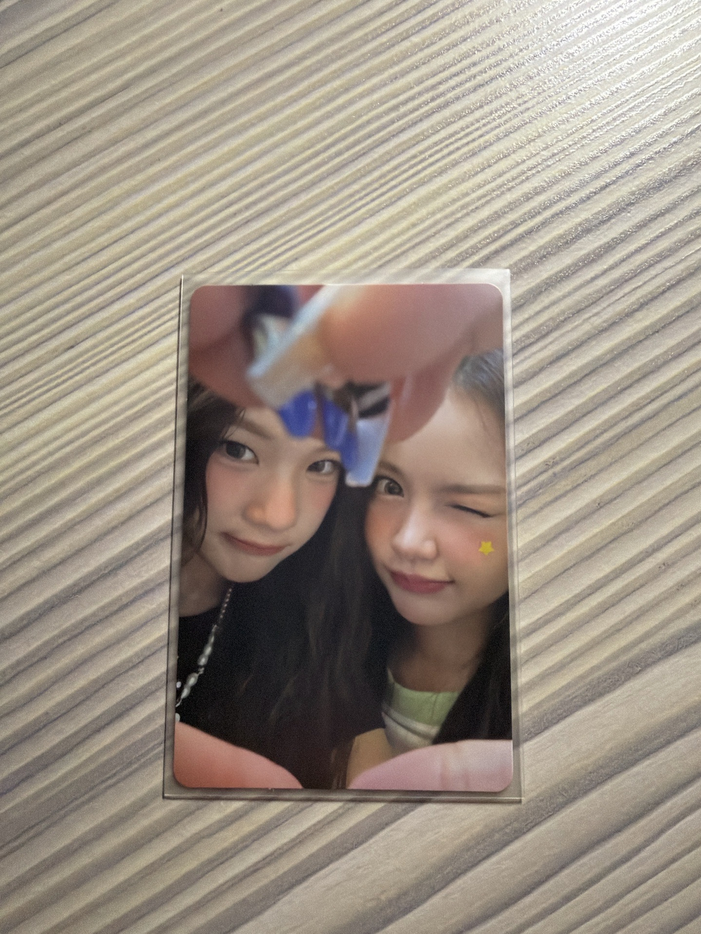 金主恩跟卡門比心卡