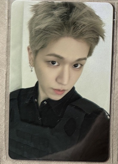 常赫穿著防彈背心