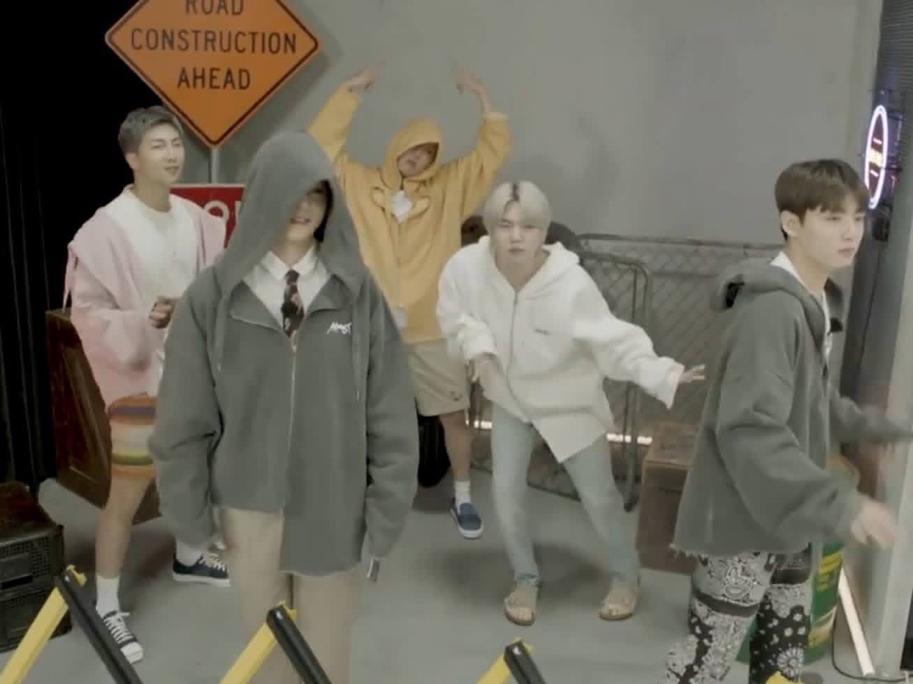 柾國設計外套（白）尺寸L