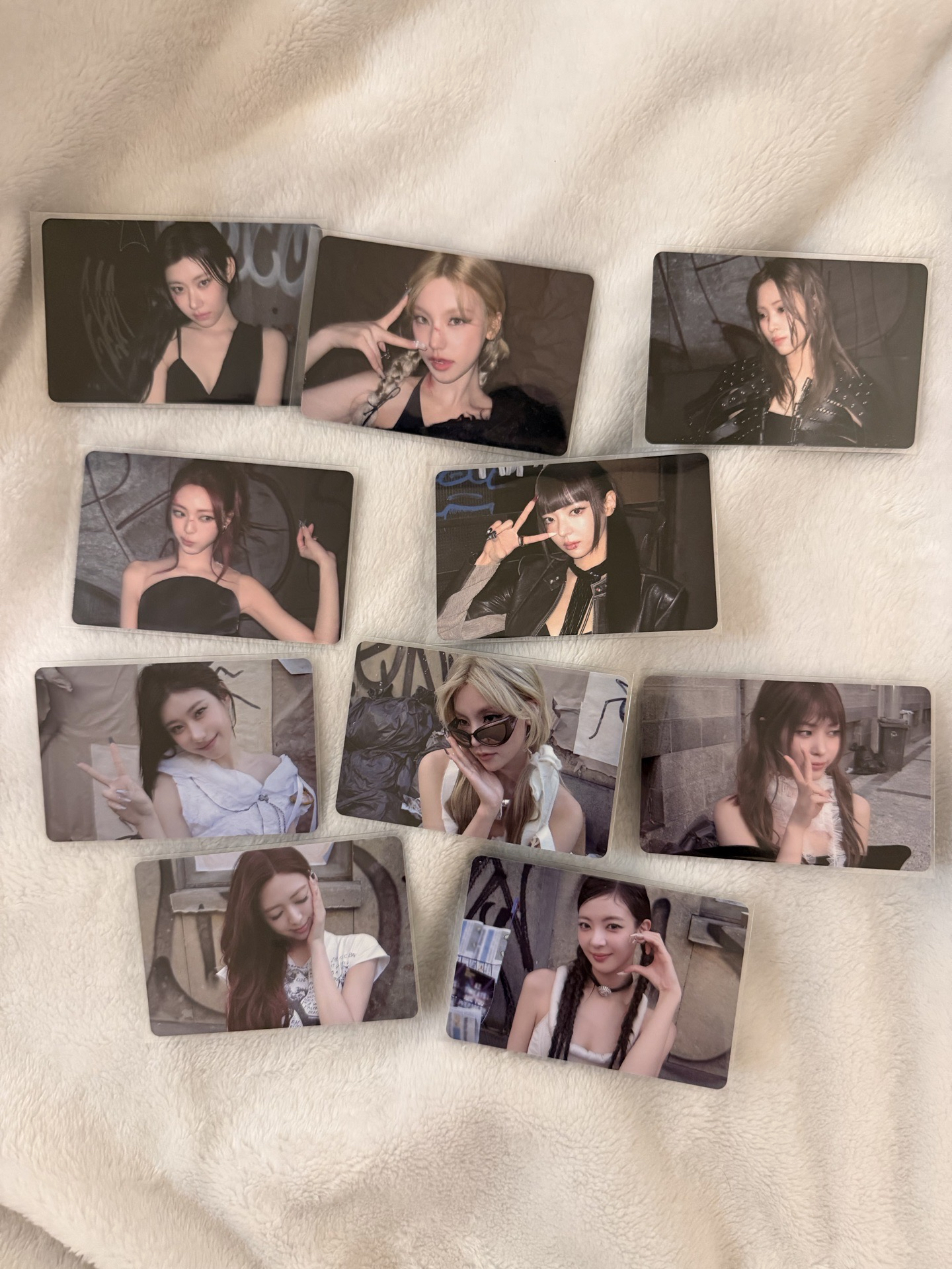 ITZY TNVS poca A、B ver.專卡共10張一起賣