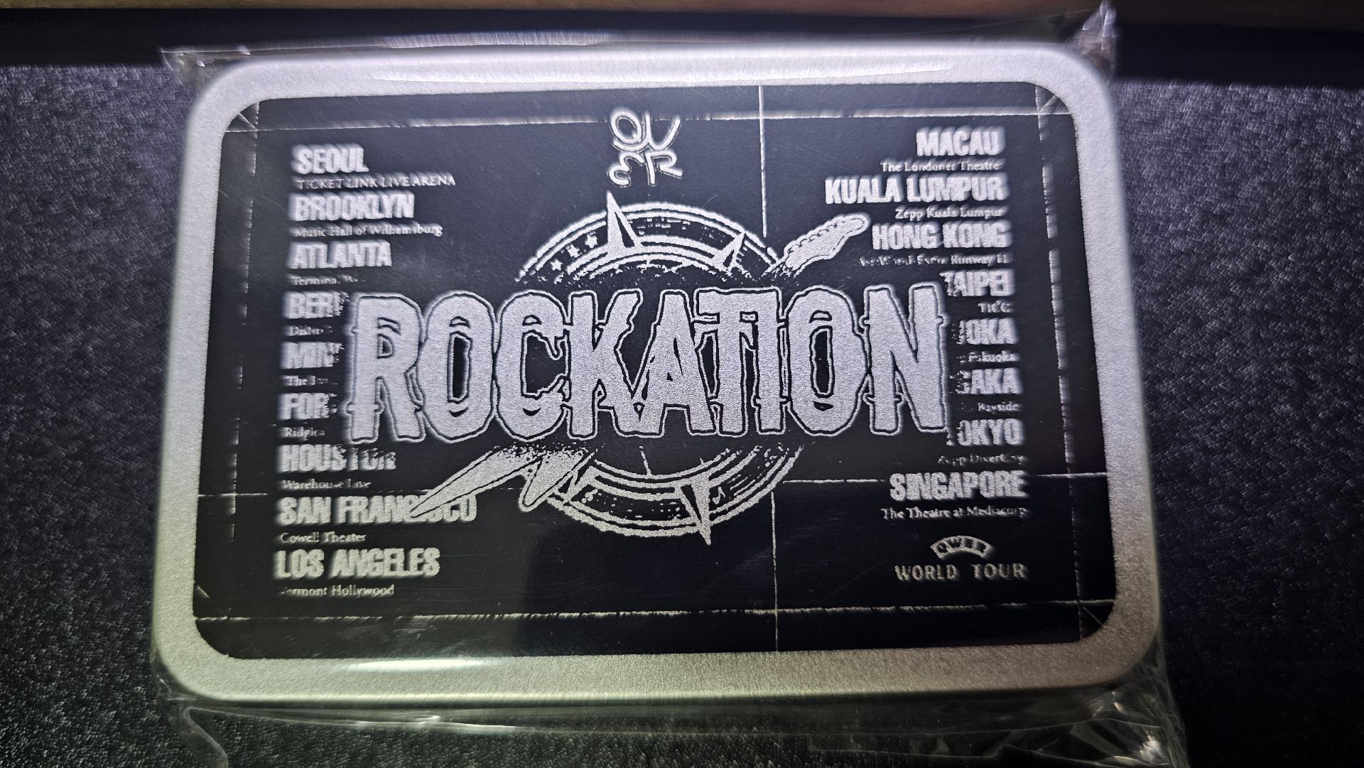 【QWER】 SIGNED PICK SET 撥片 鐵盒組