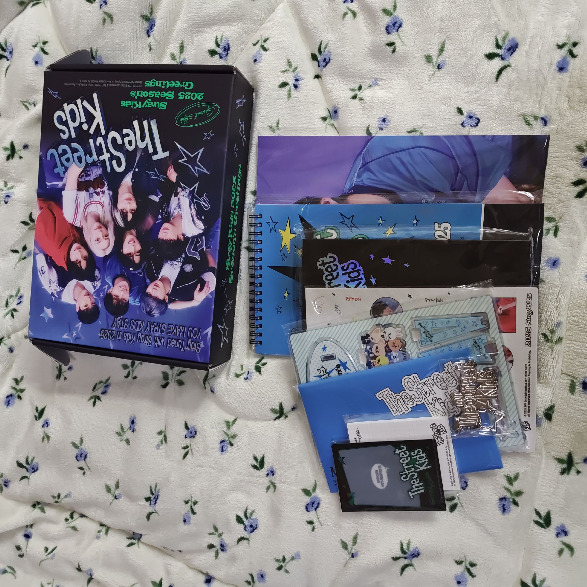 Stray Kids 2025年曆整圖出