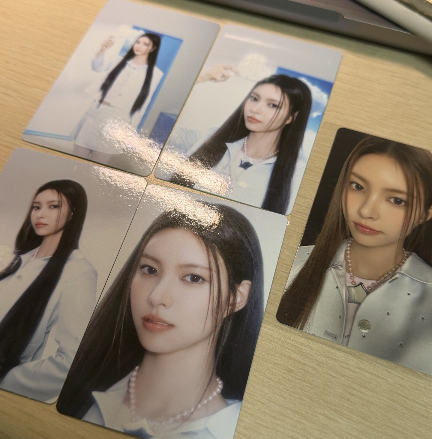 （含圖上所有）YUNAH 25‘FM 隨機卡 首爾場卡包