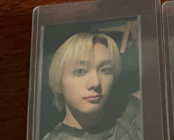 漢東旼迷你吊飾+成淏滿額卡