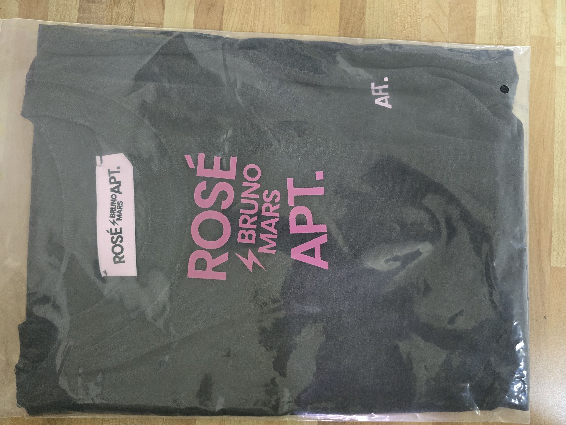 Rosie APT.相關系列-2nd 滿額卡鑰匙圈套組，number one Girl T恤