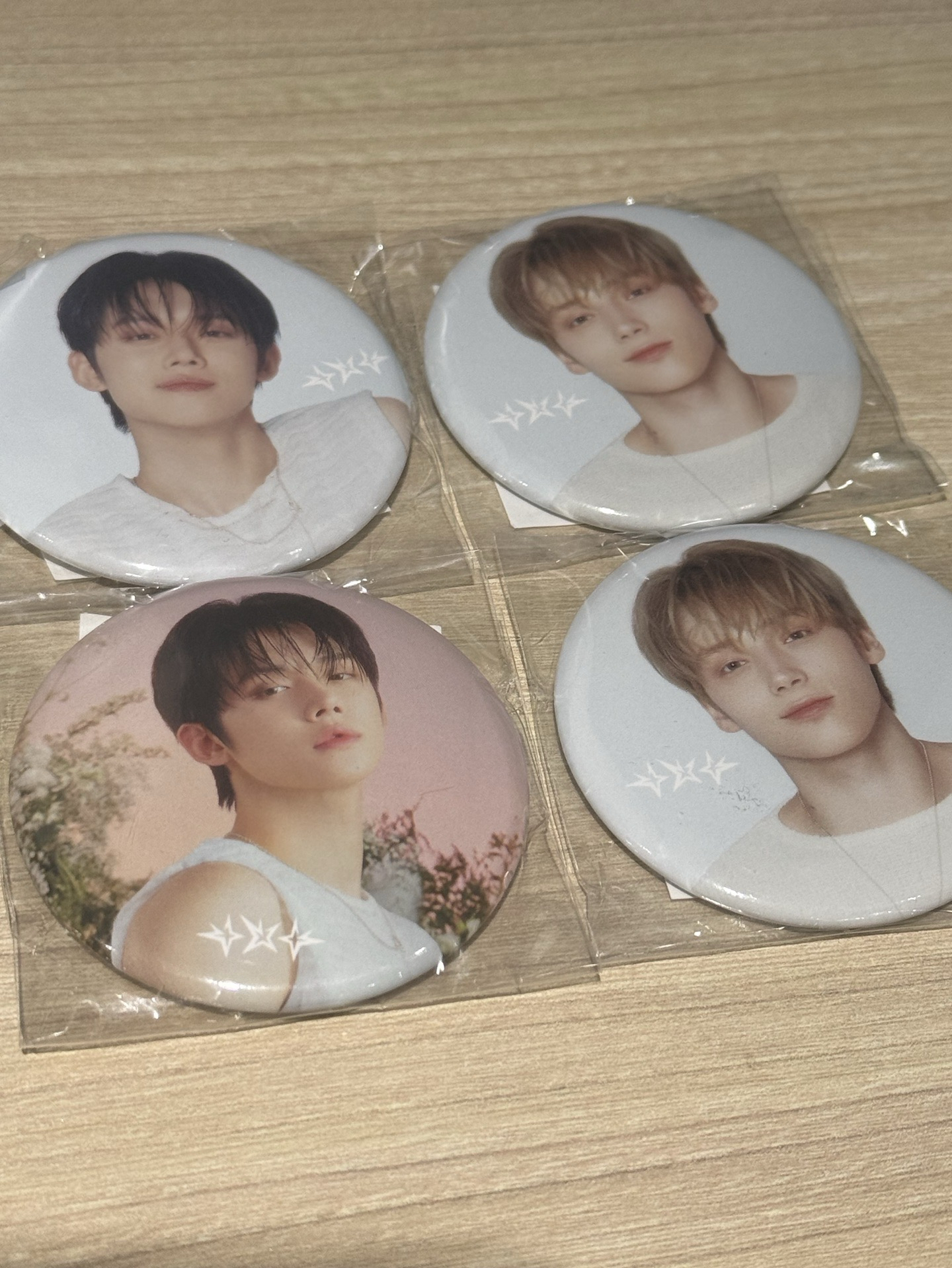 ACT:TOMORROW 扭蛋 徽章 然竣 休寧凱