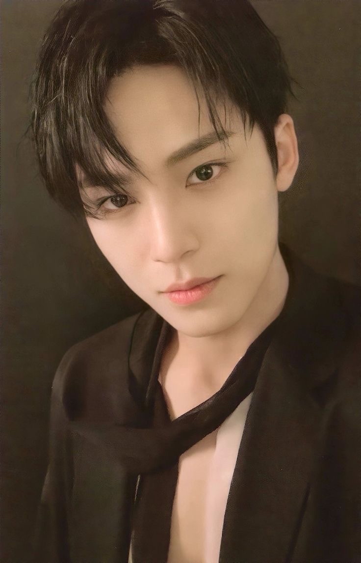 穿深V的奎 忘記什麼名稱了