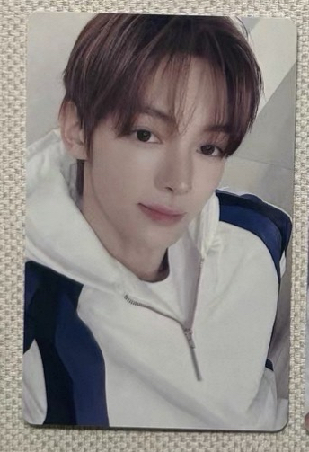 Play Hard yzy 1.0 の韓振