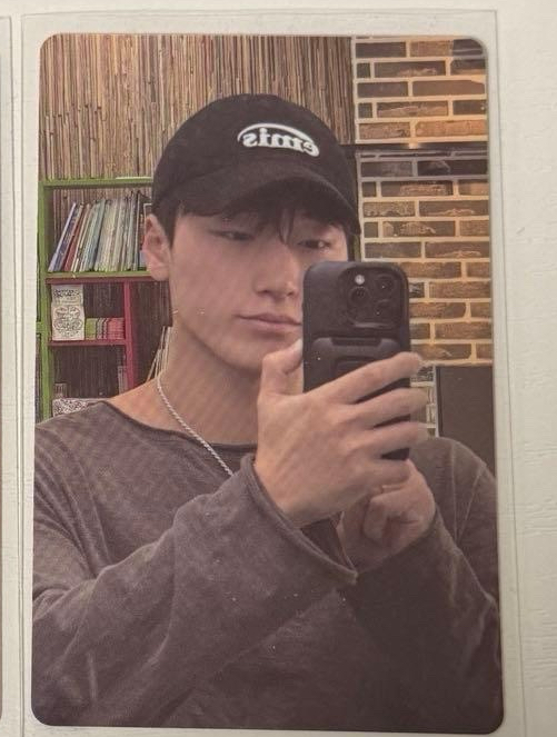 男友脆傘拿手機